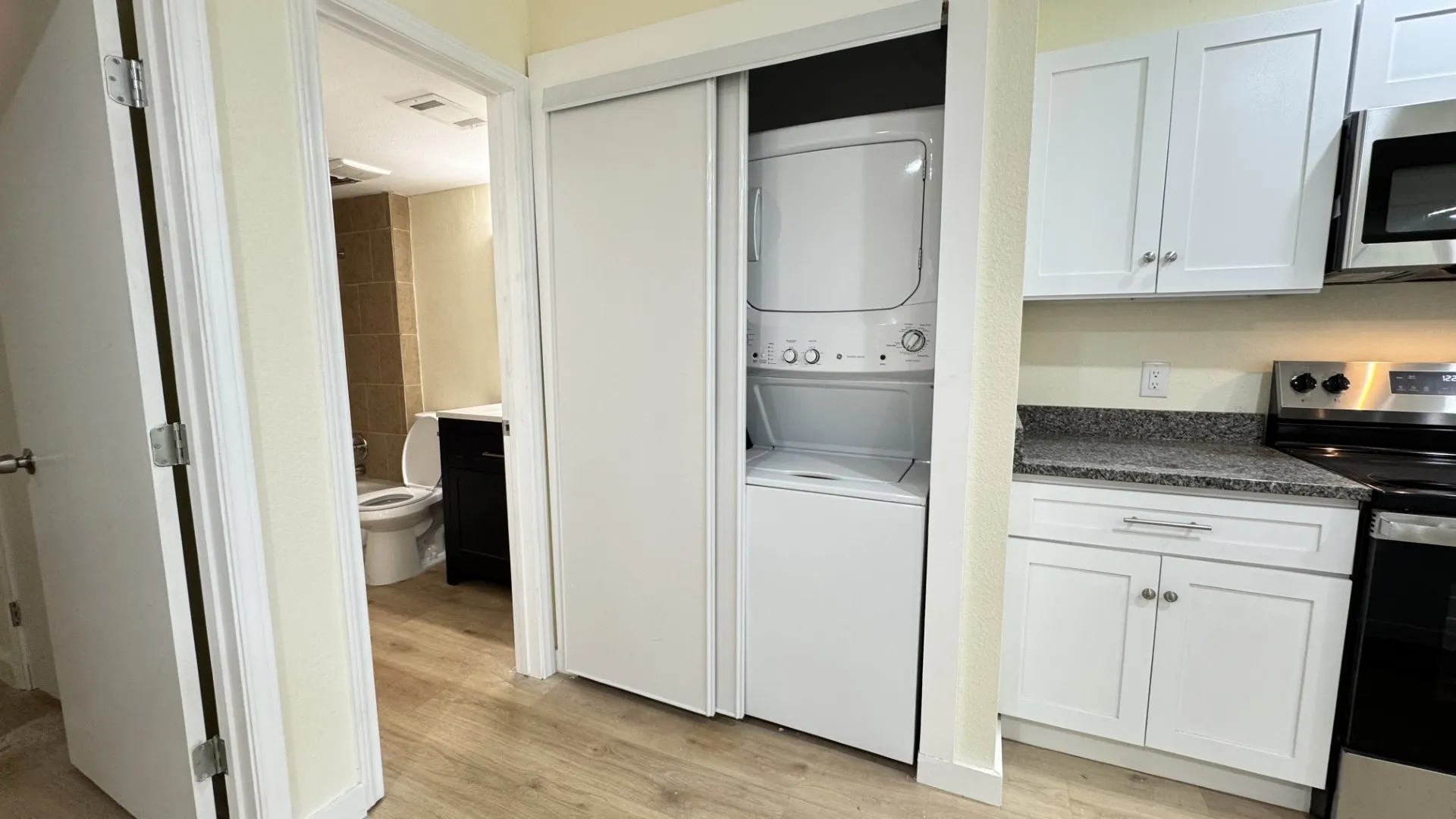 Condominium For Rent in Tarrant County , 2309 Balsam Drive K109, Arlington, Texas 76006, 2 Bedroom, 1 Bathroom, Garage spaces, 808 Sqft, built in 1981, mls#21387842, Real Estate Agent in Arlington, Homes For Rent in Tarrant county, Homes For Rent in Arlington, Realtor in Arlington Texas, Real Estate Brokerage Independent Realty Texas, Luminita Cordes Realtor