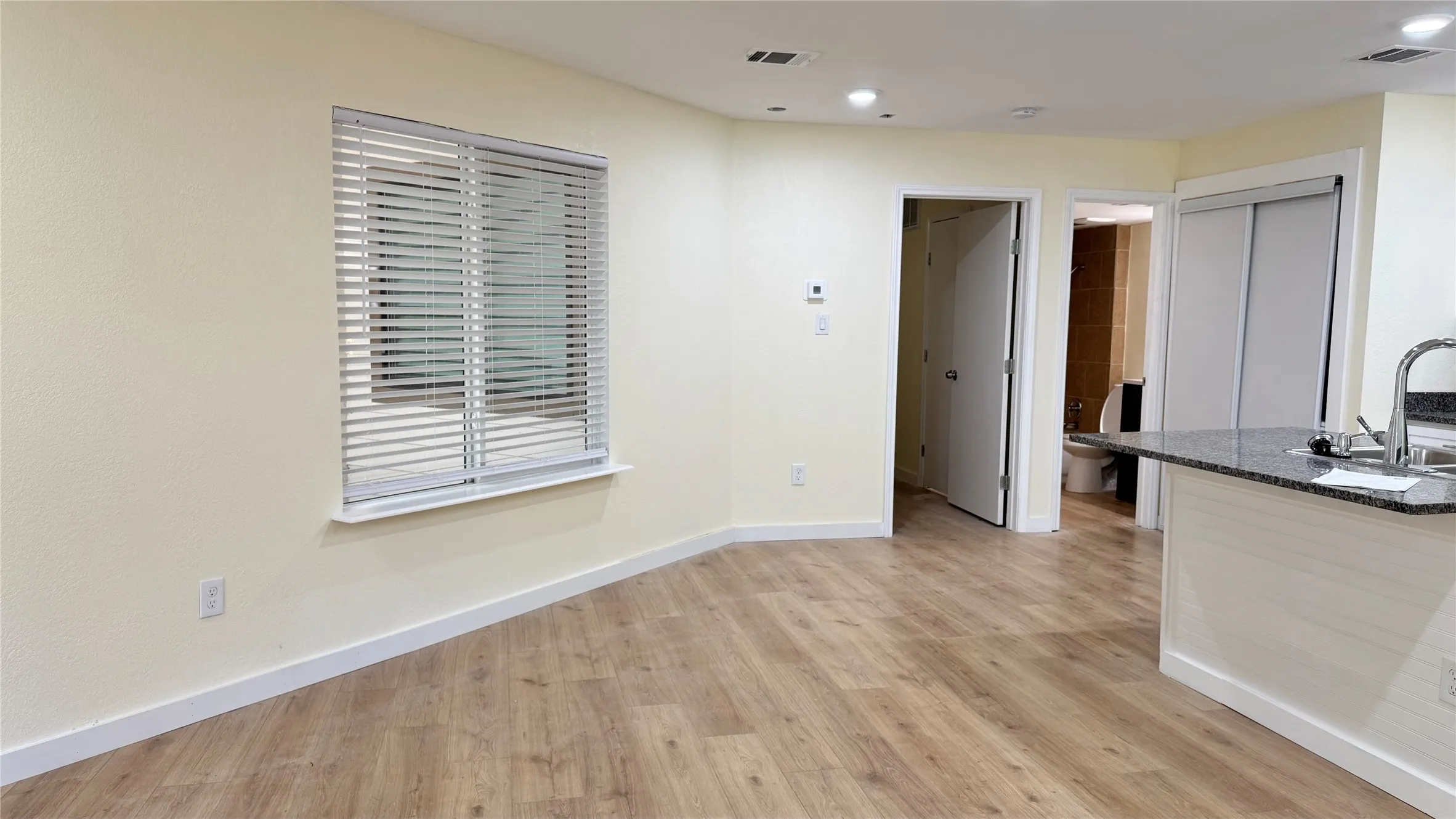 Condominium For Rent in Tarrant County , 2309 Balsam Drive K109, Arlington, Texas 76006, 2 Bedroom, 1 Bathroom, Garage spaces, 808 Sqft, built in 1981, mls#21387842, Real Estate Agent in Arlington, Homes For Rent in Tarrant county, Homes For Rent in Arlington, Realtor in Arlington Texas, Real Estate Brokerage Independent Realty Texas, Luminita Cordes Realtor