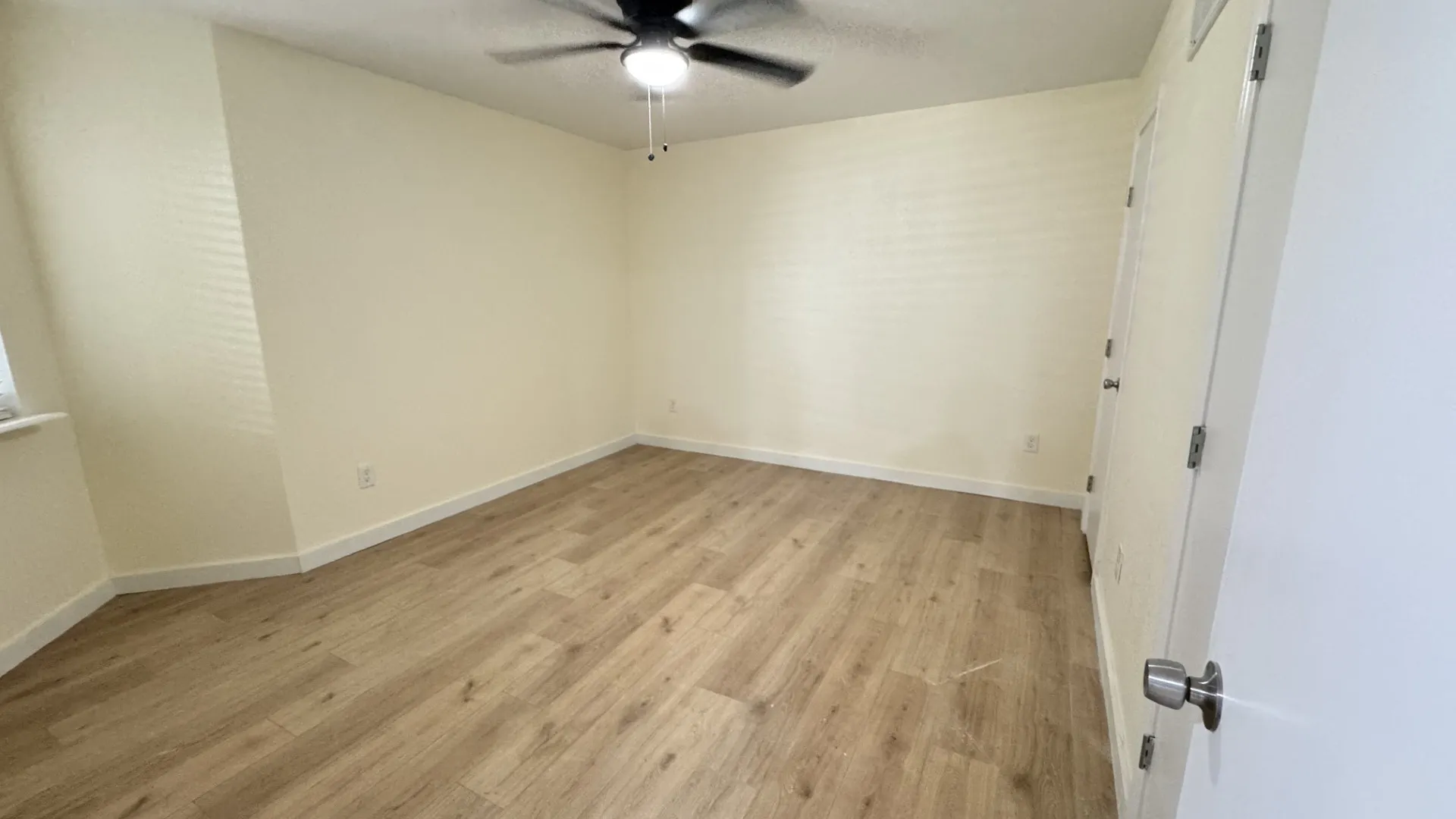 Condominium For Rent in Tarrant County , 2309 Balsam Drive K109, Arlington, Texas 76006, 2 Bedroom, 1 Bathroom, Garage spaces, 808 Sqft, built in 1981, mls#21387842, Real Estate Agent in Arlington, Homes For Rent in Tarrant county, Homes For Rent in Arlington, Realtor in Arlington Texas, Real Estate Brokerage Independent Realty Texas, Luminita Cordes Realtor