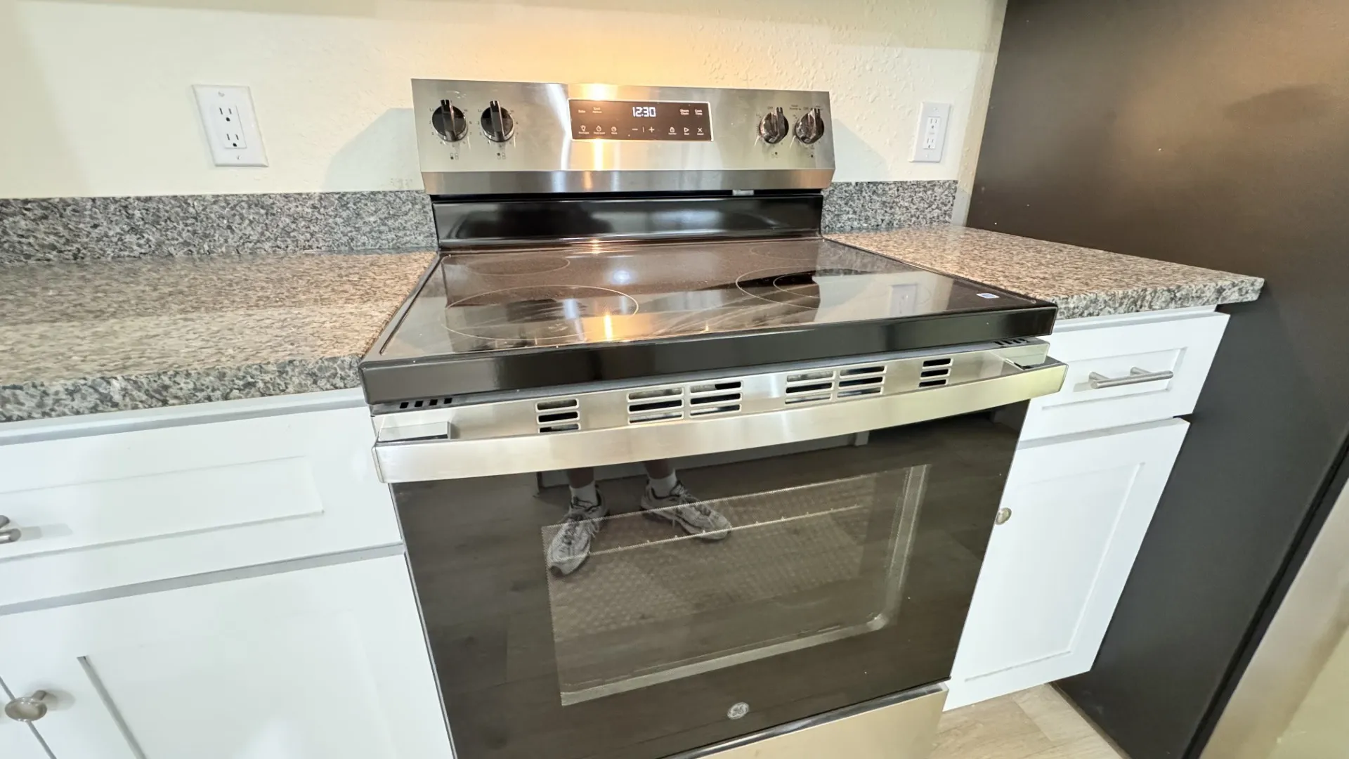 Condominium For Rent in Tarrant County , 2309 Balsam Drive K109, Arlington, Texas 76006, 2 Bedroom, 1 Bathroom, Garage spaces, 808 Sqft, built in 1981, mls#21387842, Real Estate Agent in Arlington, Homes For Rent in Tarrant county, Homes For Rent in Arlington, Realtor in Arlington Texas, Real Estate Brokerage Independent Realty Texas, Luminita Cordes Realtor