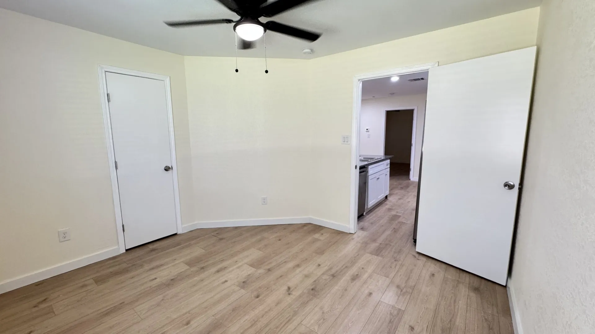 Condominium For Rent in Tarrant County , 2309 Balsam Drive K109, Arlington, Texas 76006, 2 Bedroom, 1 Bathroom, Garage spaces, 808 Sqft, built in 1981, mls#21387842, Real Estate Agent in Arlington, Homes For Rent in Tarrant county, Homes For Rent in Arlington, Realtor in Arlington Texas, Real Estate Brokerage Independent Realty Texas, Luminita Cordes Realtor