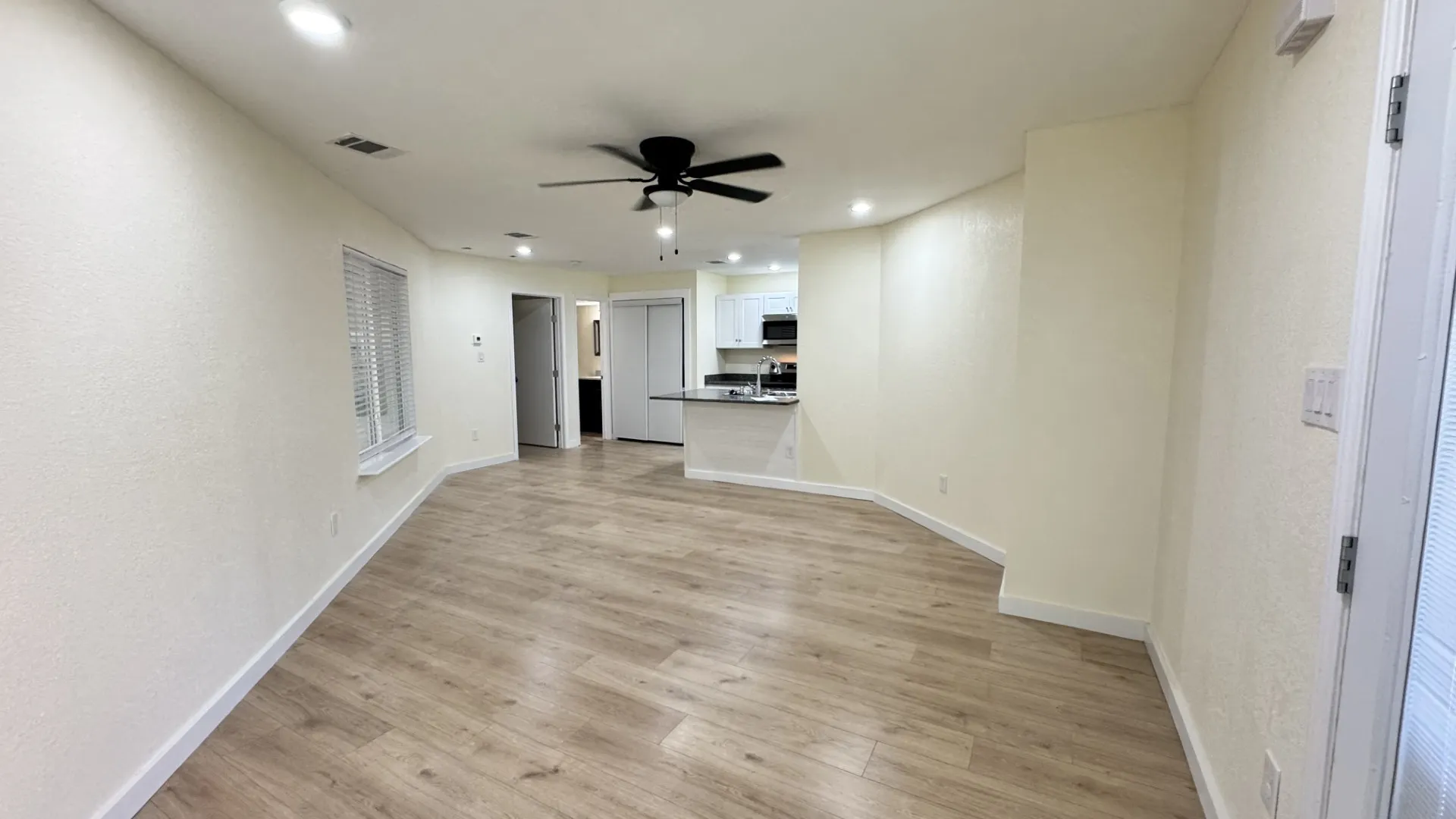 Condominium For Rent in Tarrant County , 2309 Balsam Drive K109, Arlington, Texas 76006, 2 Bedroom, 1 Bathroom, Garage spaces, 808 Sqft, built in 1981, mls#21387842, Real Estate Agent in Arlington, Homes For Rent in Tarrant county, Homes For Rent in Arlington, Realtor in Arlington Texas, Real Estate Brokerage Independent Realty Texas, Luminita Cordes Realtor