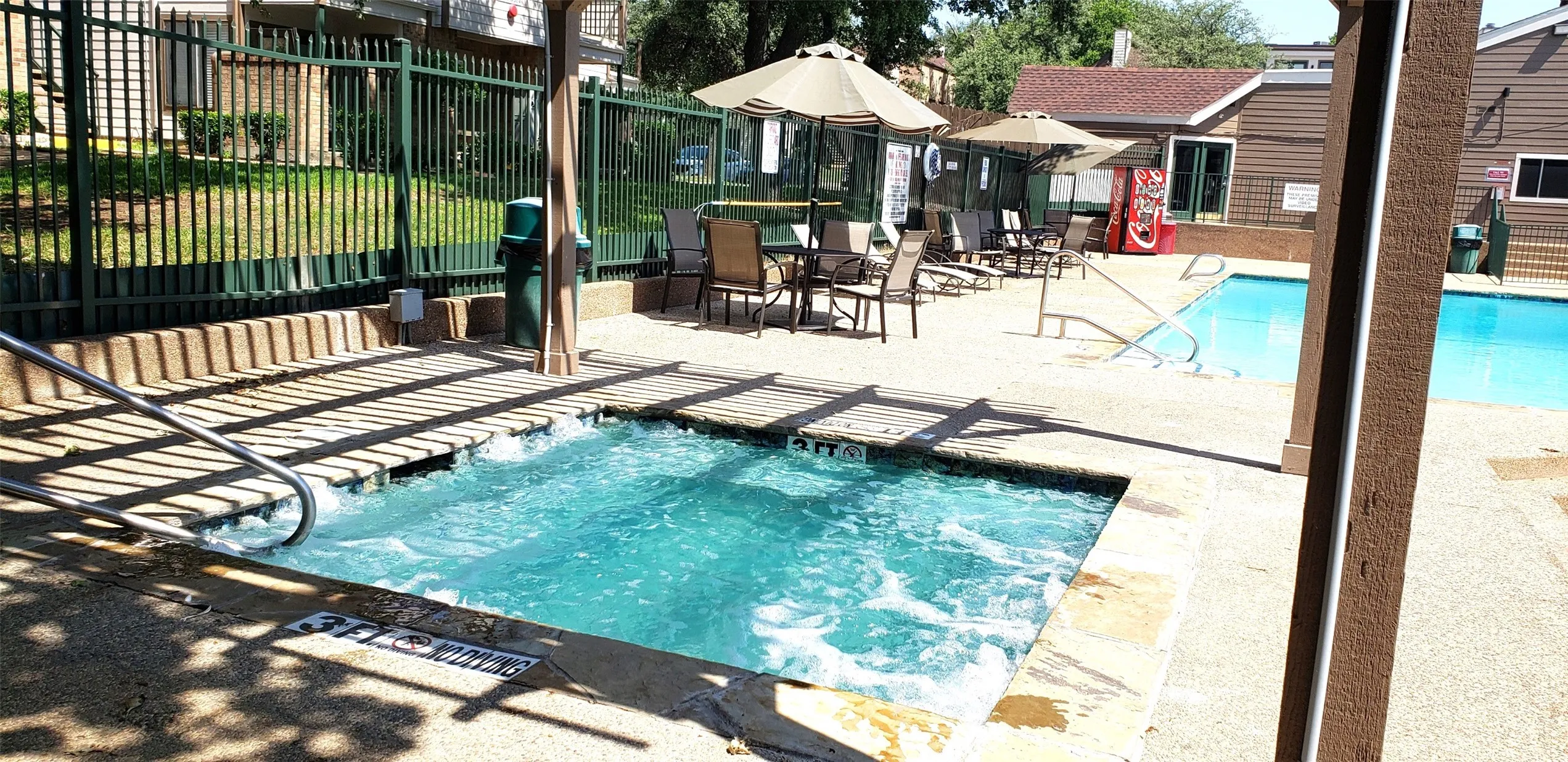 Condominium For Rent in Tarrant County , 2309 Balsam Drive K109, Arlington, Texas 76006, 2 Bedroom, 1 Bathroom, Garage spaces, 808 Sqft, built in 1981, mls#21387842, Real Estate Agent in Arlington, Homes For Rent in Tarrant county, Homes For Rent in Arlington, Realtor in Arlington Texas, Real Estate Brokerage Independent Realty Texas, Luminita Cordes Realtor