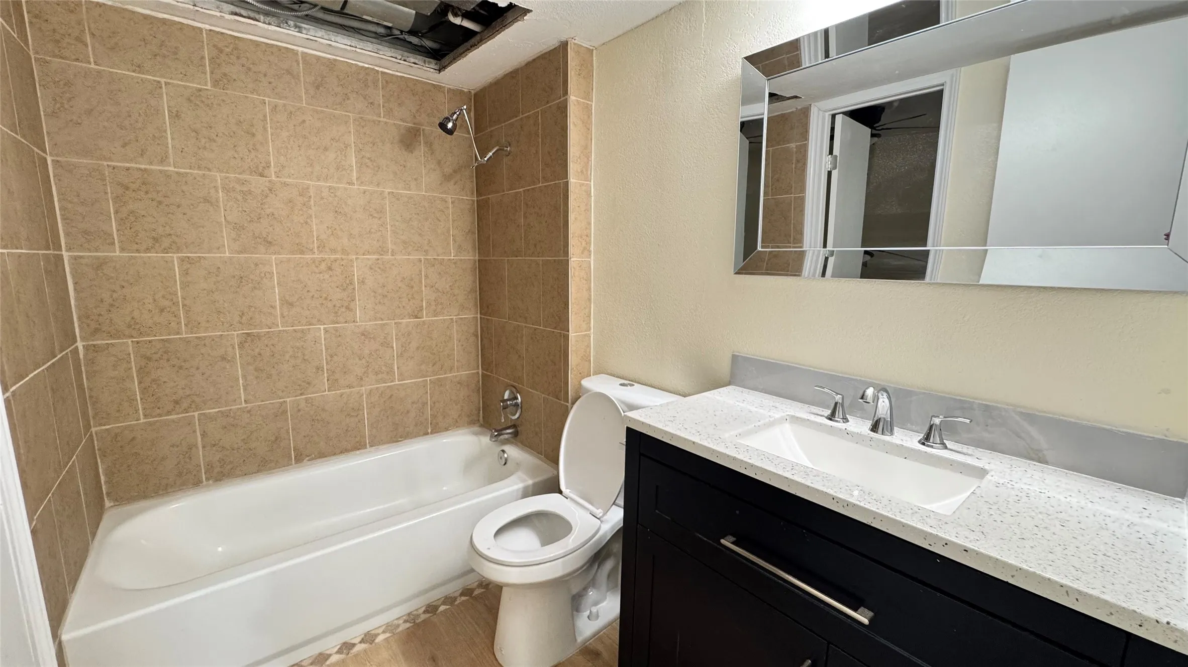 Condominium For Rent in Tarrant County , 2309 Balsam Drive K109, Arlington, Texas 76006, 2 Bedroom, 1 Bathroom, Garage spaces, 808 Sqft, built in 1981, mls#21387842, Real Estate Agent in Arlington, Homes For Rent in Tarrant county, Homes For Rent in Arlington, Realtor in Arlington Texas, Real Estate Brokerage Independent Realty Texas, Luminita Cordes Realtor