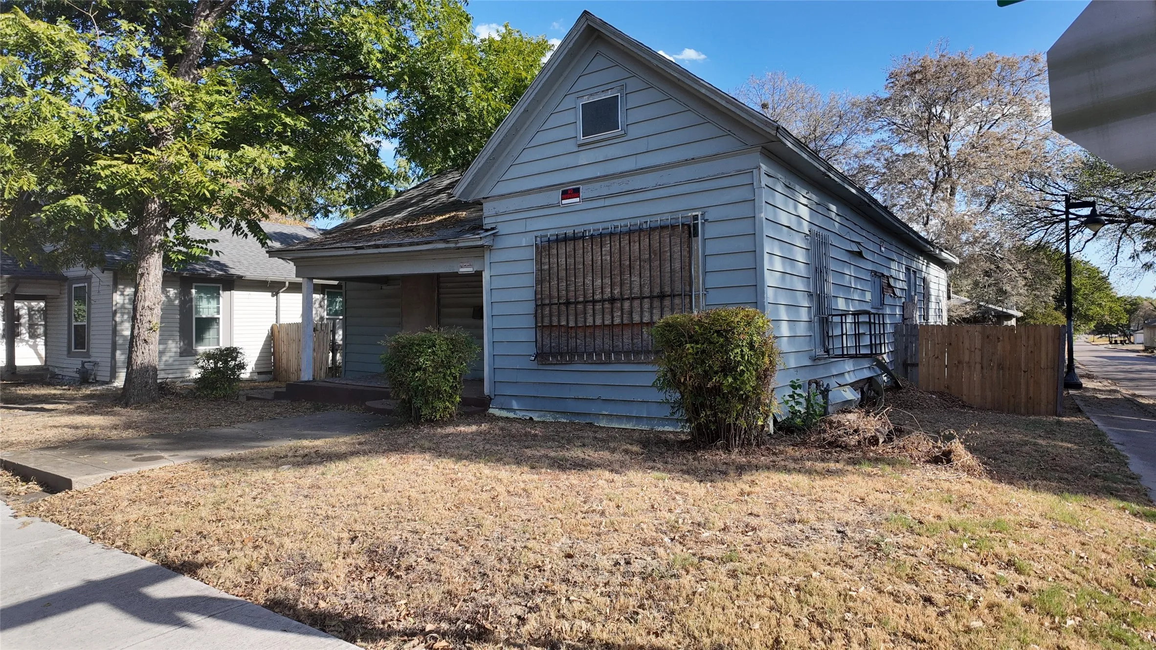 Single Family Residence For Sale in Tarrant County , 1102 E Terrell Avenue, Fort Worth, Texas 76104, 3 Bedroom, 2 Bathroom, Garage spaces, 1,746 Sqft, built in 1917, mls#21387843, Real Estate Agent in Fort Worth, Homes For Sale in Tarrant county, Homes For Sale in Fort Worth, Realtor in Fort Worth Texas, Real Estate Brokerage Independent Realty Texas, Luminita Cordes Realtor