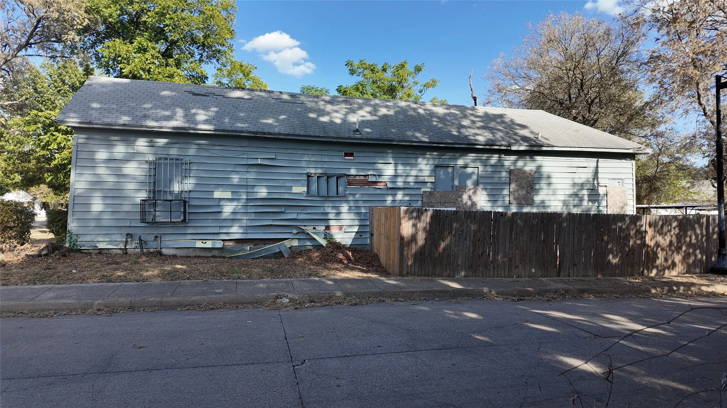 Single Family Residence For Sale in Tarrant County , 1102 E Terrell Avenue, Fort Worth, Texas 76104, 3 Bedroom, 2 Bathroom, Garage spaces, 1,746 Sqft, built in 1917, mls#21387843, Real Estate Agent in Fort Worth, Homes For Sale in Tarrant county, Homes For Sale in Fort Worth, Realtor in Fort Worth Texas, Real Estate Brokerage Independent Realty Texas, Luminita Cordes Realtor