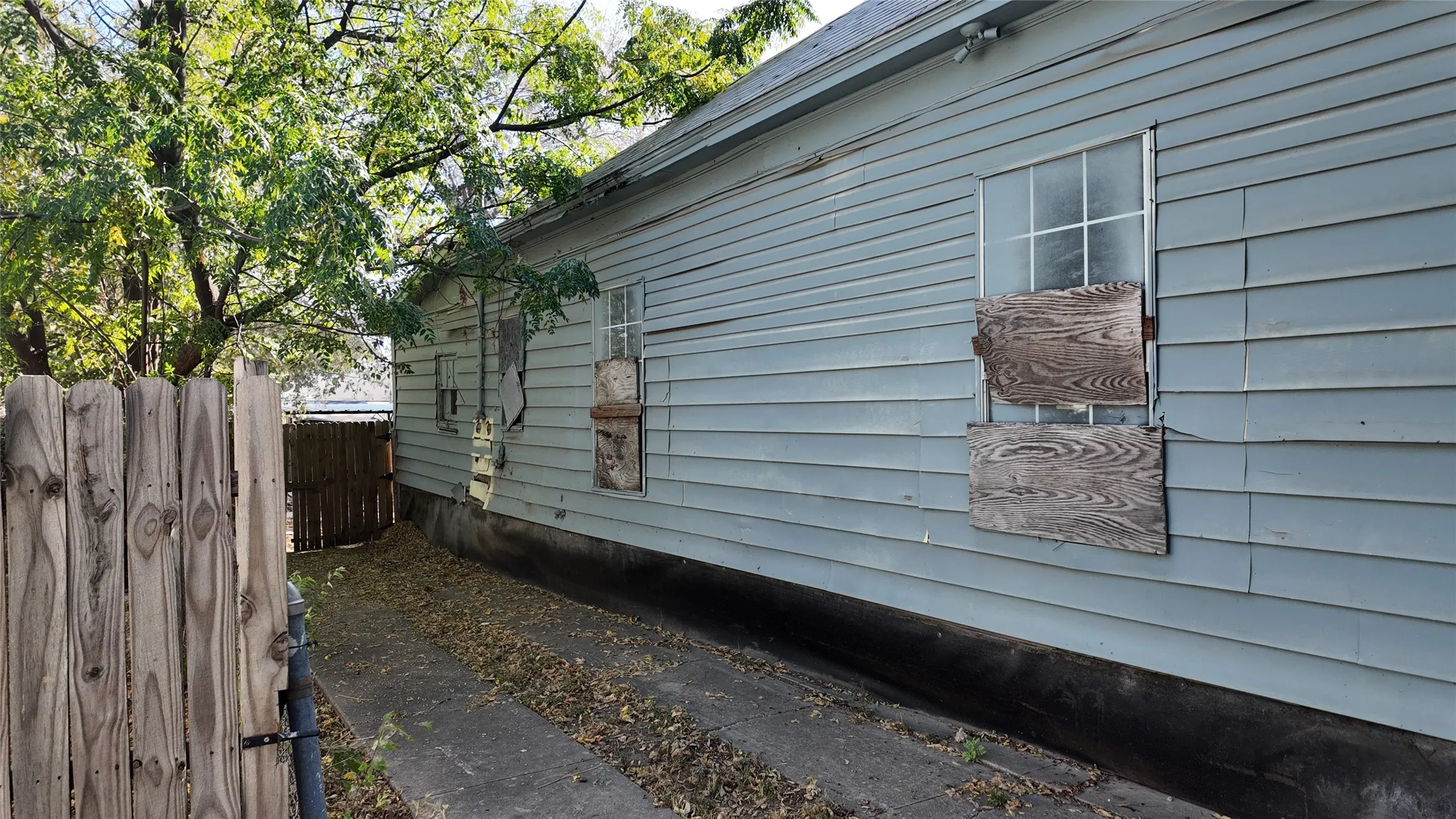 Single Family Residence For Sale in Tarrant County , 1102 E Terrell Avenue, Fort Worth, Texas 76104, 3 Bedroom, 2 Bathroom, Garage spaces, 1,746 Sqft, built in 1917, mls#21387843, Real Estate Agent in Fort Worth, Homes For Sale in Tarrant county, Homes For Sale in Fort Worth, Realtor in Fort Worth Texas, Real Estate Brokerage Independent Realty Texas, Luminita Cordes Realtor