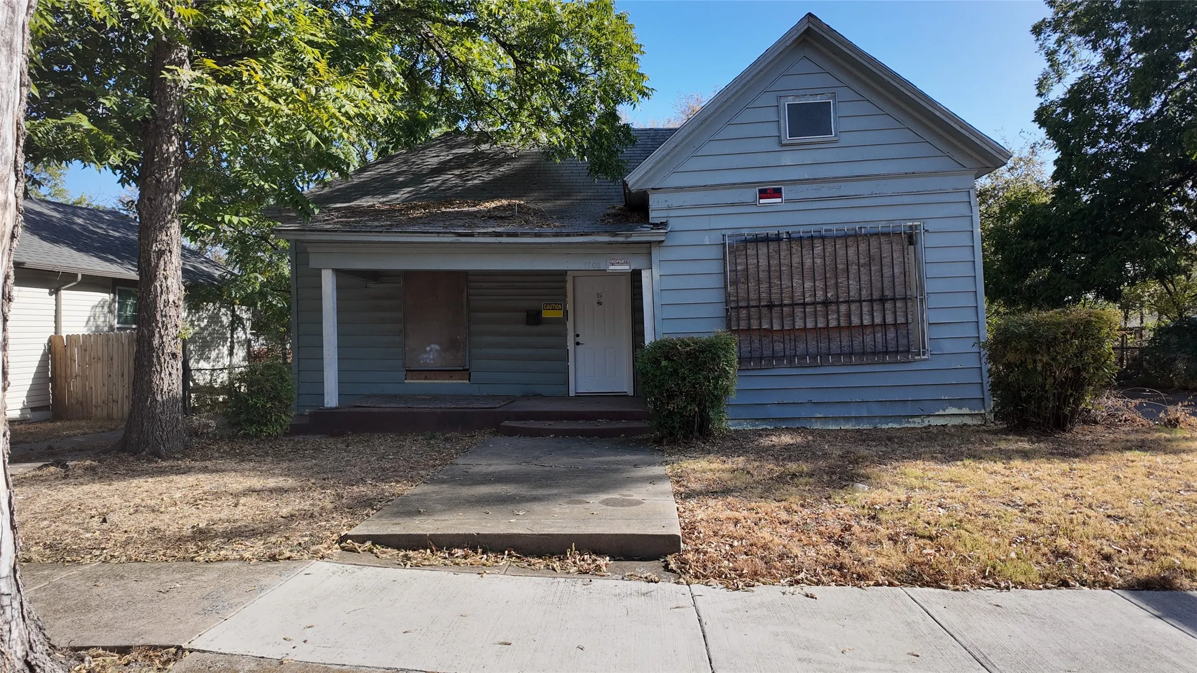 Single Family Residence For Sale in Tarrant County , 1102 E Terrell Avenue, Fort Worth, Texas 76104, 3 Bedroom, 2 Bathroom, Garage spaces, 1,746 Sqft, built in 1917, mls#21387843, Real Estate Agent in Fort Worth, Homes For Sale in Tarrant county, Homes For Sale in Fort Worth, Realtor in Fort Worth Texas, Real Estate Brokerage Independent Realty Texas, Luminita Cordes Realtor