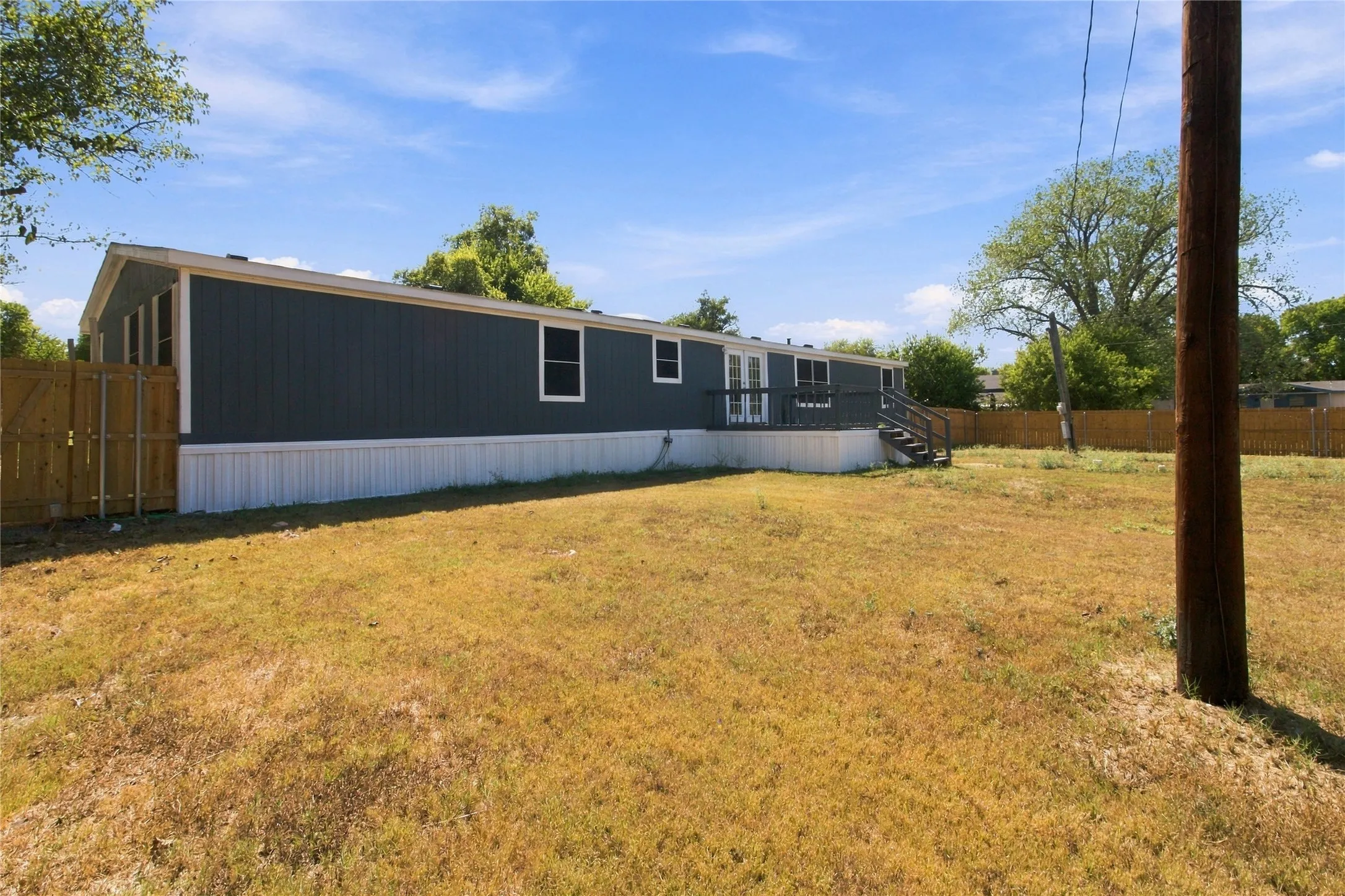 Mobile Home For Sale in Ellis County , 701 Lazy Springs Drive, Red Oak, Texas 75154, 4 Bedroom, 2 Bathroom, Garage spaces, 2,052 Sqft, built in 1998, mls#21382205, Real Estate Agent in Red Oak, Homes For Sale in Ellis county, Homes For Sale in Red Oak, Realtor in Red Oak Texas, Real Estate Brokerage Independent Realty Texas, Luminita Cordes Realtor