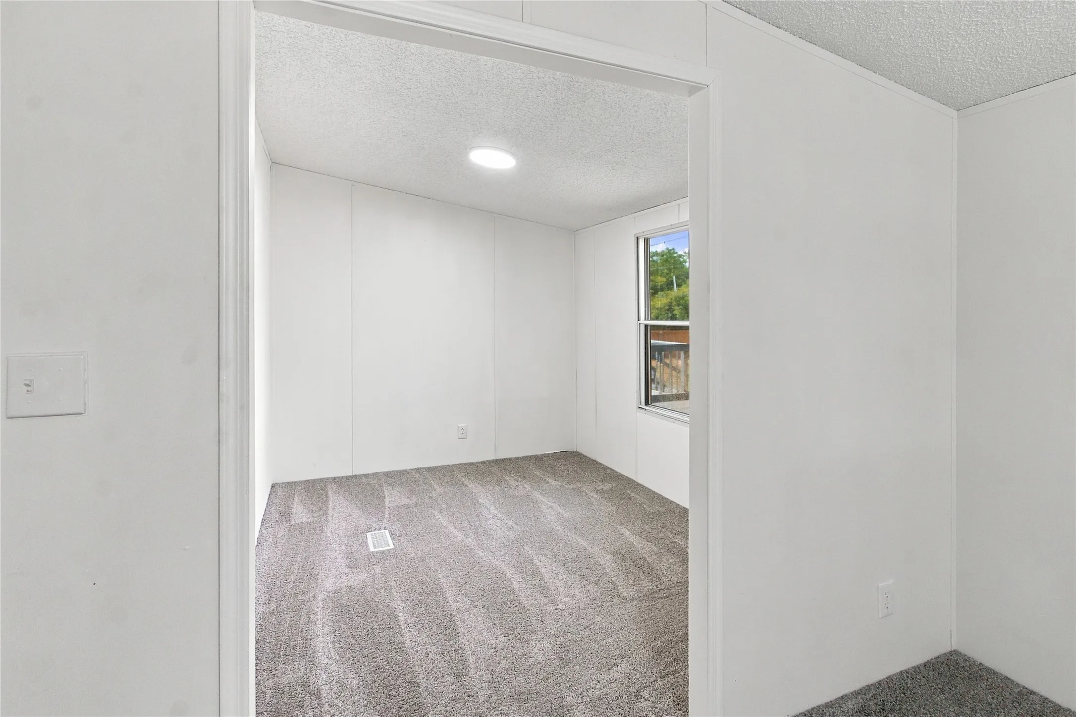 Neutral wall finishes and patterned carpeting