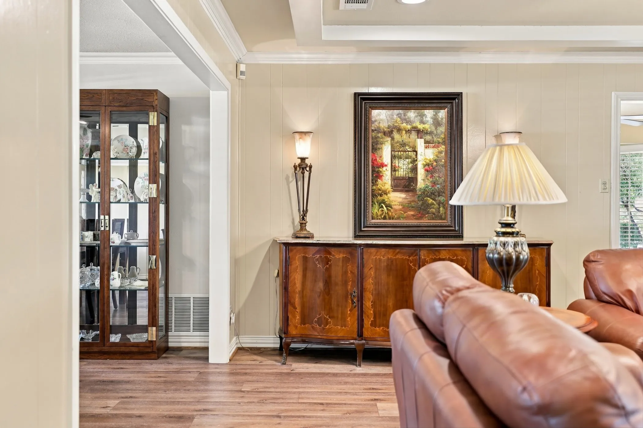 Single Family Residence For Sale in Tarrant County , 1710 Tennyson Drive, Arlington, Texas 76013, 4 Bedroom, 3 Bathroom, 2 Garage spaces, 2,710 Sqft, built in 1972, mls#21381878, Real Estate Agent in Arlington, Homes For Sale in Tarrant county, Homes For Sale in Arlington, Realtor in Arlington Texas, Real Estate Brokerage Independent Realty Texas, Luminita Cordes Realtor