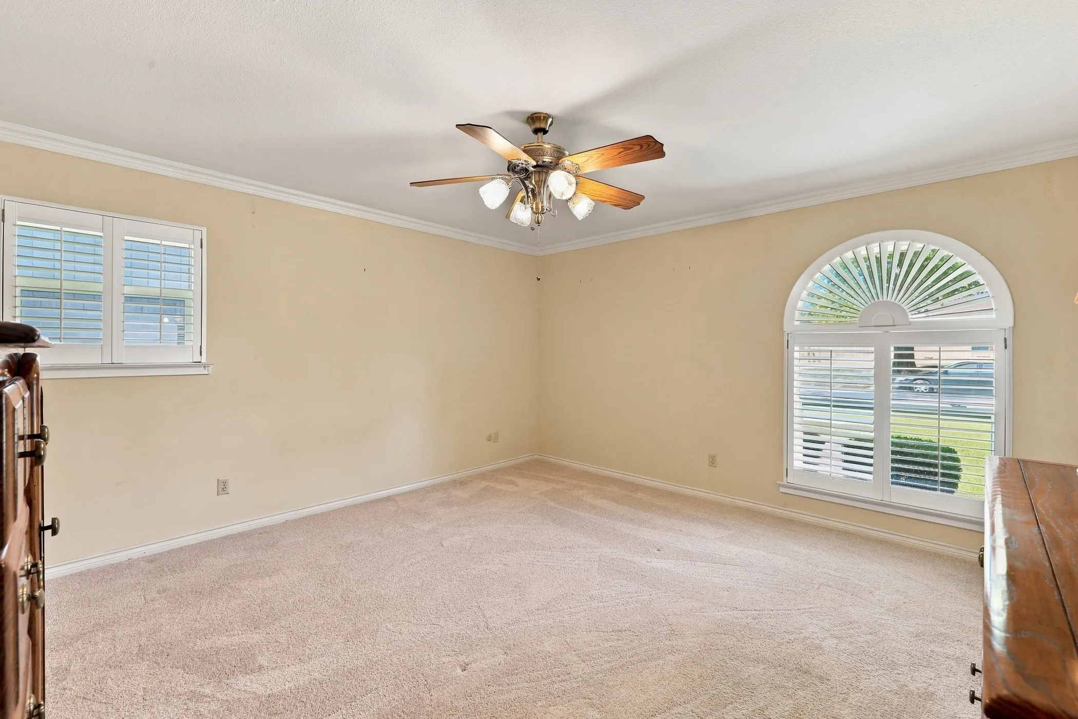 Single Family Residence For Sale in Tarrant County , 1710 Tennyson Drive, Arlington, Texas 76013, 4 Bedroom, 3 Bathroom, 2 Garage spaces, 2,710 Sqft, built in 1972, mls#21381878, Real Estate Agent in Arlington, Homes For Sale in Tarrant county, Homes For Sale in Arlington, Realtor in Arlington Texas, Real Estate Brokerage Independent Realty Texas, Luminita Cordes Realtor