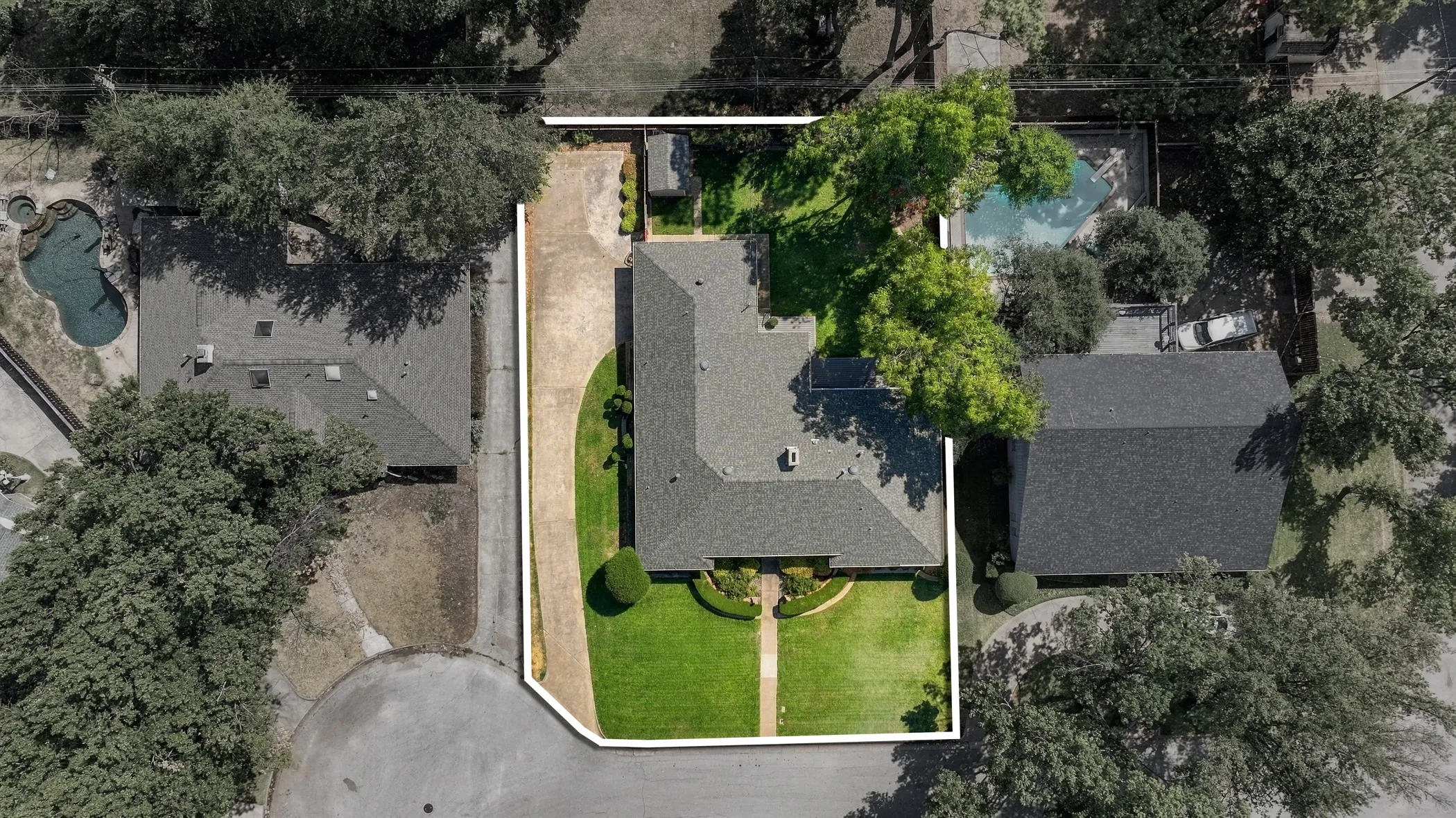 Single Family Residence For Sale in Tarrant County , 1710 Tennyson Drive, Arlington, Texas 76013, 4 Bedroom, 3 Bathroom, 2 Garage spaces, 2,710 Sqft, built in 1972, mls#21381878, Real Estate Agent in Arlington, Homes For Sale in Tarrant county, Homes For Sale in Arlington, Realtor in Arlington Texas, Real Estate Brokerage Independent Realty Texas, Luminita Cordes Realtor