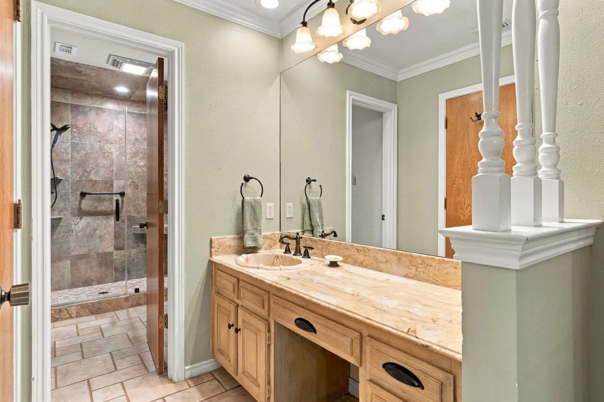 Single Family Residence For Sale in Tarrant County , 1710 Tennyson Drive, Arlington, Texas 76013, 4 Bedroom, 3 Bathroom, 2 Garage spaces, 2,710 Sqft, built in 1972, mls#21381878, Real Estate Agent in Arlington, Homes For Sale in Tarrant county, Homes For Sale in Arlington, Realtor in Arlington Texas, Real Estate Brokerage Independent Realty Texas, Luminita Cordes Realtor