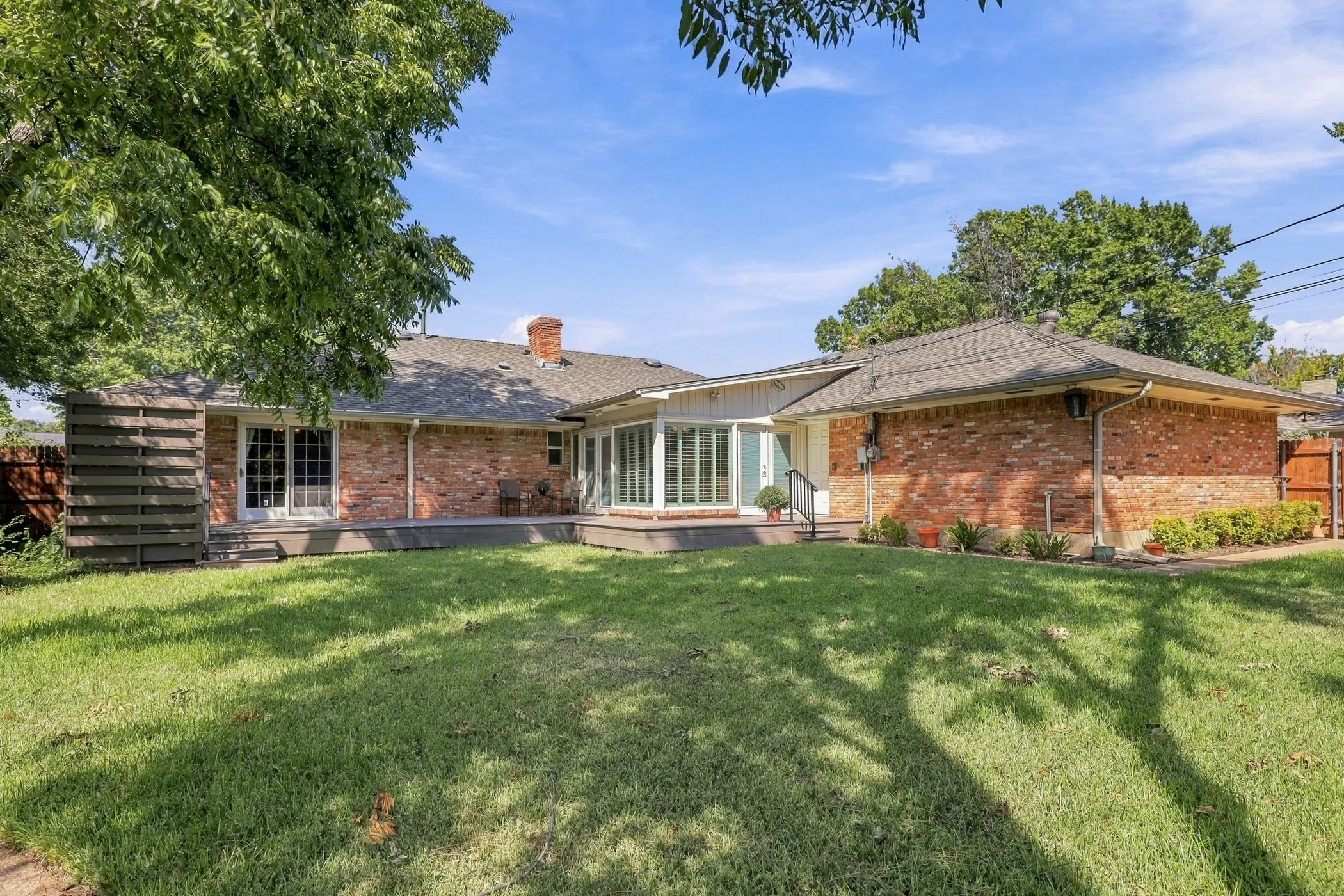 Single Family Residence For Sale in Tarrant County , 1710 Tennyson Drive, Arlington, Texas 76013, 4 Bedroom, 3 Bathroom, 2 Garage spaces, 2,710 Sqft, built in 1972, mls#21381878, Real Estate Agent in Arlington, Homes For Sale in Tarrant county, Homes For Sale in Arlington, Realtor in Arlington Texas, Real Estate Brokerage Independent Realty Texas, Luminita Cordes Realtor