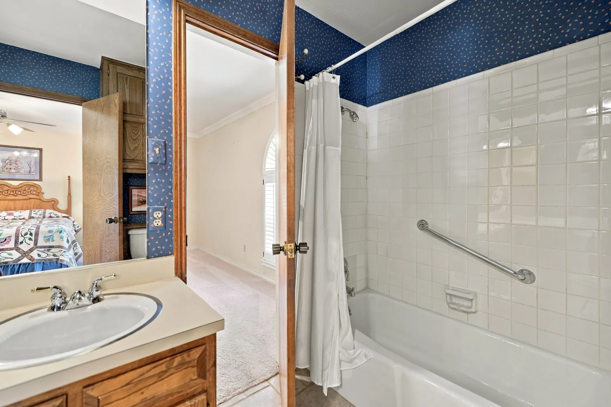 Single Family Residence For Sale in Tarrant County , 1710 Tennyson Drive, Arlington, Texas 76013, 4 Bedroom, 3 Bathroom, 2 Garage spaces, 2,710 Sqft, built in 1972, mls#21381878, Real Estate Agent in Arlington, Homes For Sale in Tarrant county, Homes For Sale in Arlington, Realtor in Arlington Texas, Real Estate Brokerage Independent Realty Texas, Luminita Cordes Realtor