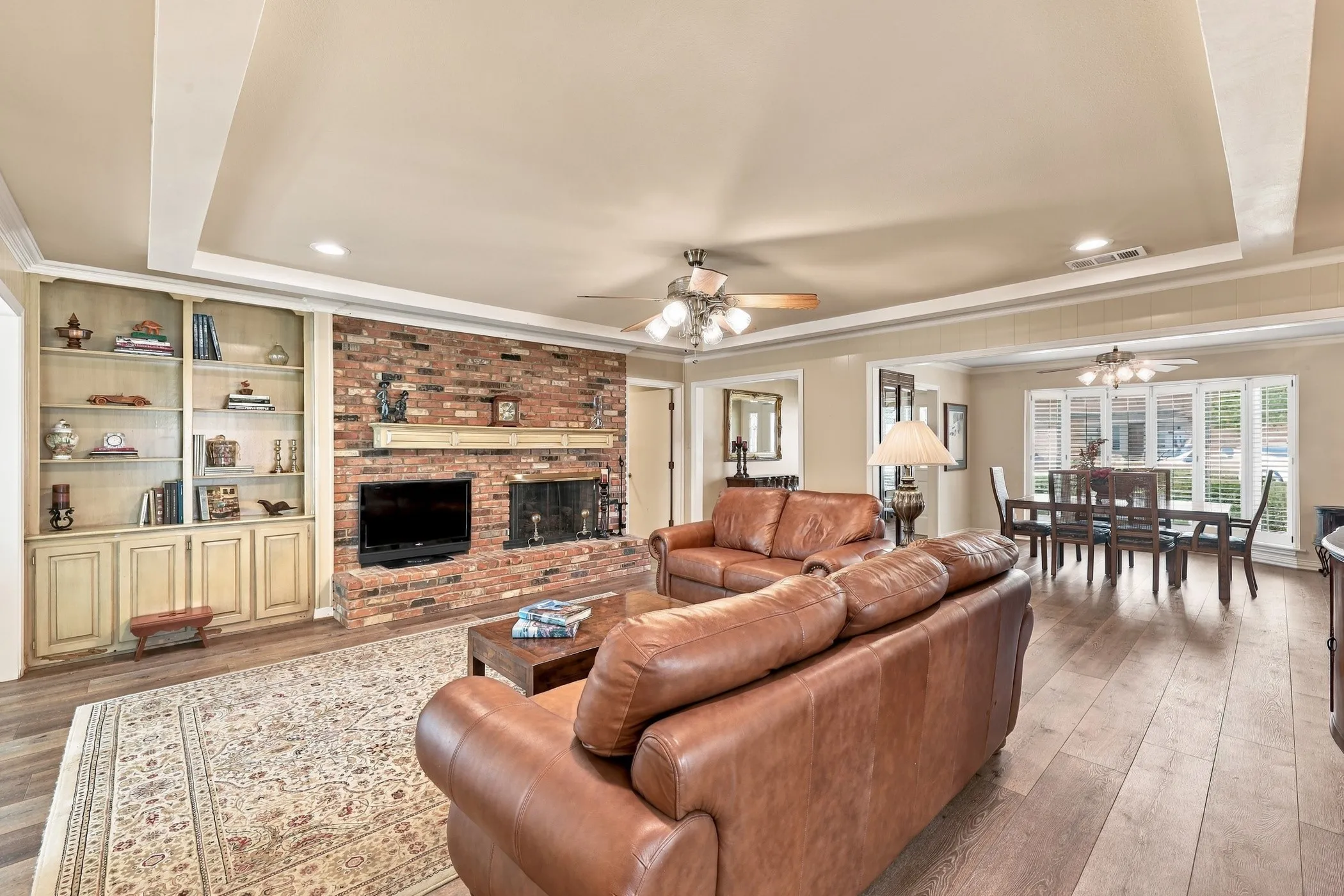 Single Family Residence For Sale in Tarrant County , 1710 Tennyson Drive, Arlington, Texas 76013, 4 Bedroom, 3 Bathroom, 2 Garage spaces, 2,710 Sqft, built in 1972, mls#21381878, Real Estate Agent in Arlington, Homes For Sale in Tarrant county, Homes For Sale in Arlington, Realtor in Arlington Texas, Real Estate Brokerage Independent Realty Texas, Luminita Cordes Realtor