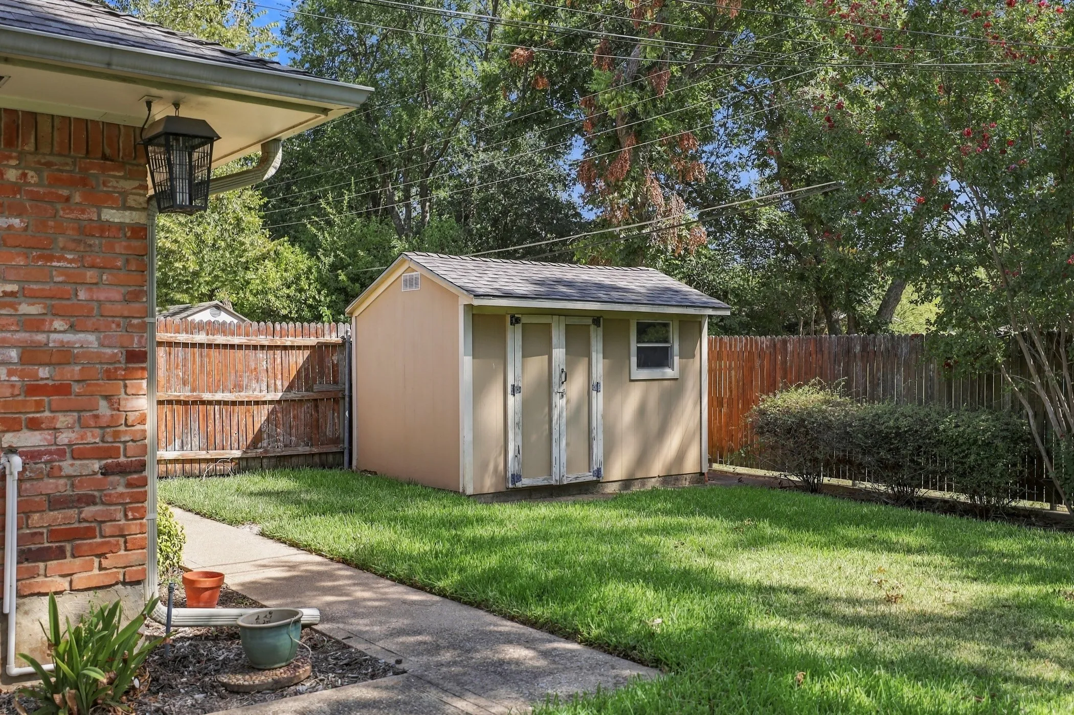 Single Family Residence For Sale in Tarrant County , 1710 Tennyson Drive, Arlington, Texas 76013, 4 Bedroom, 3 Bathroom, 2 Garage spaces, 2,710 Sqft, built in 1972, mls#21381878, Real Estate Agent in Arlington, Homes For Sale in Tarrant county, Homes For Sale in Arlington, Realtor in Arlington Texas, Real Estate Brokerage Independent Realty Texas, Luminita Cordes Realtor