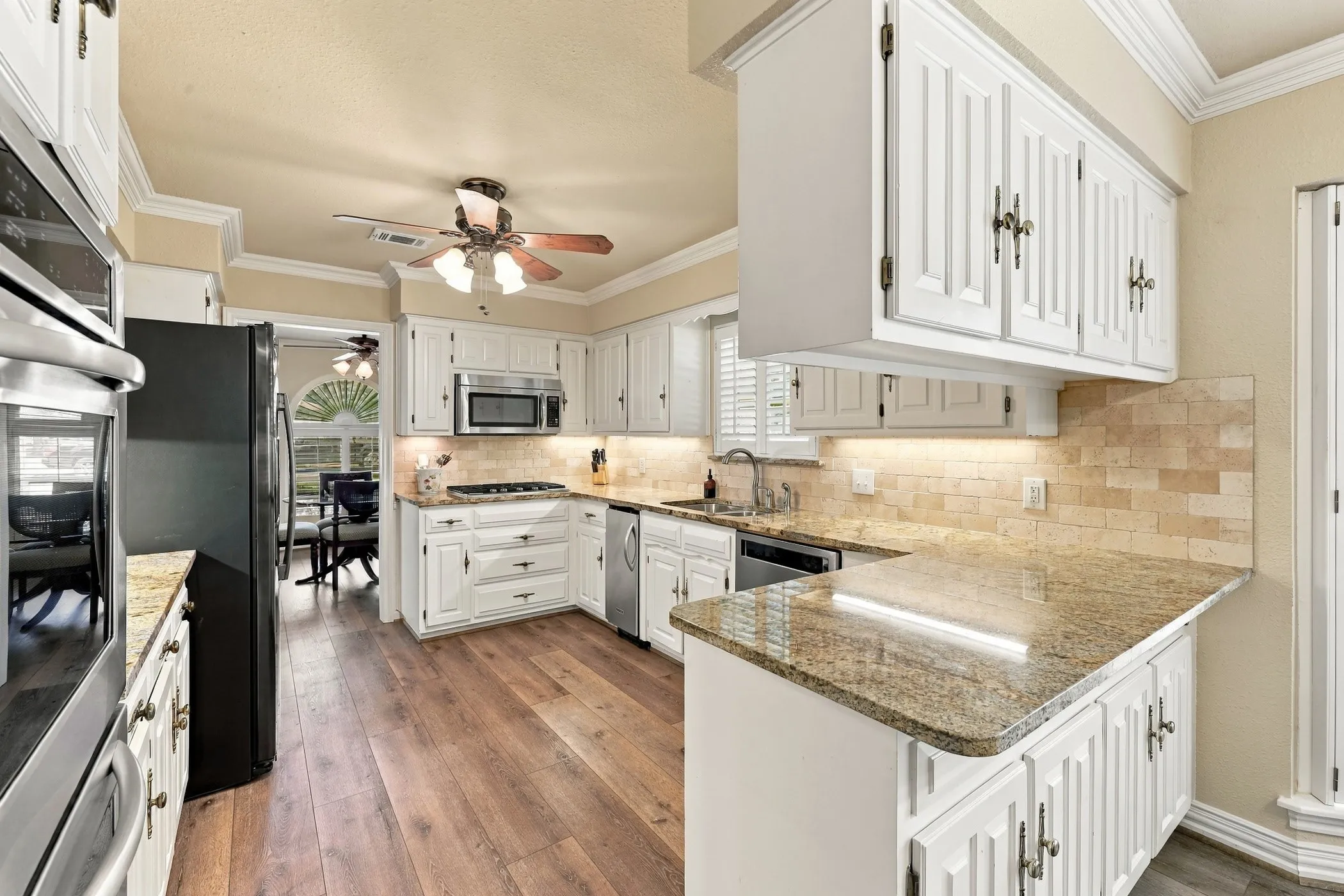 Single Family Residence For Sale in Tarrant County , 1710 Tennyson Drive, Arlington, Texas 76013, 4 Bedroom, 3 Bathroom, 2 Garage spaces, 2,710 Sqft, built in 1972, mls#21381878, Real Estate Agent in Arlington, Homes For Sale in Tarrant county, Homes For Sale in Arlington, Realtor in Arlington Texas, Real Estate Brokerage Independent Realty Texas, Luminita Cordes Realtor