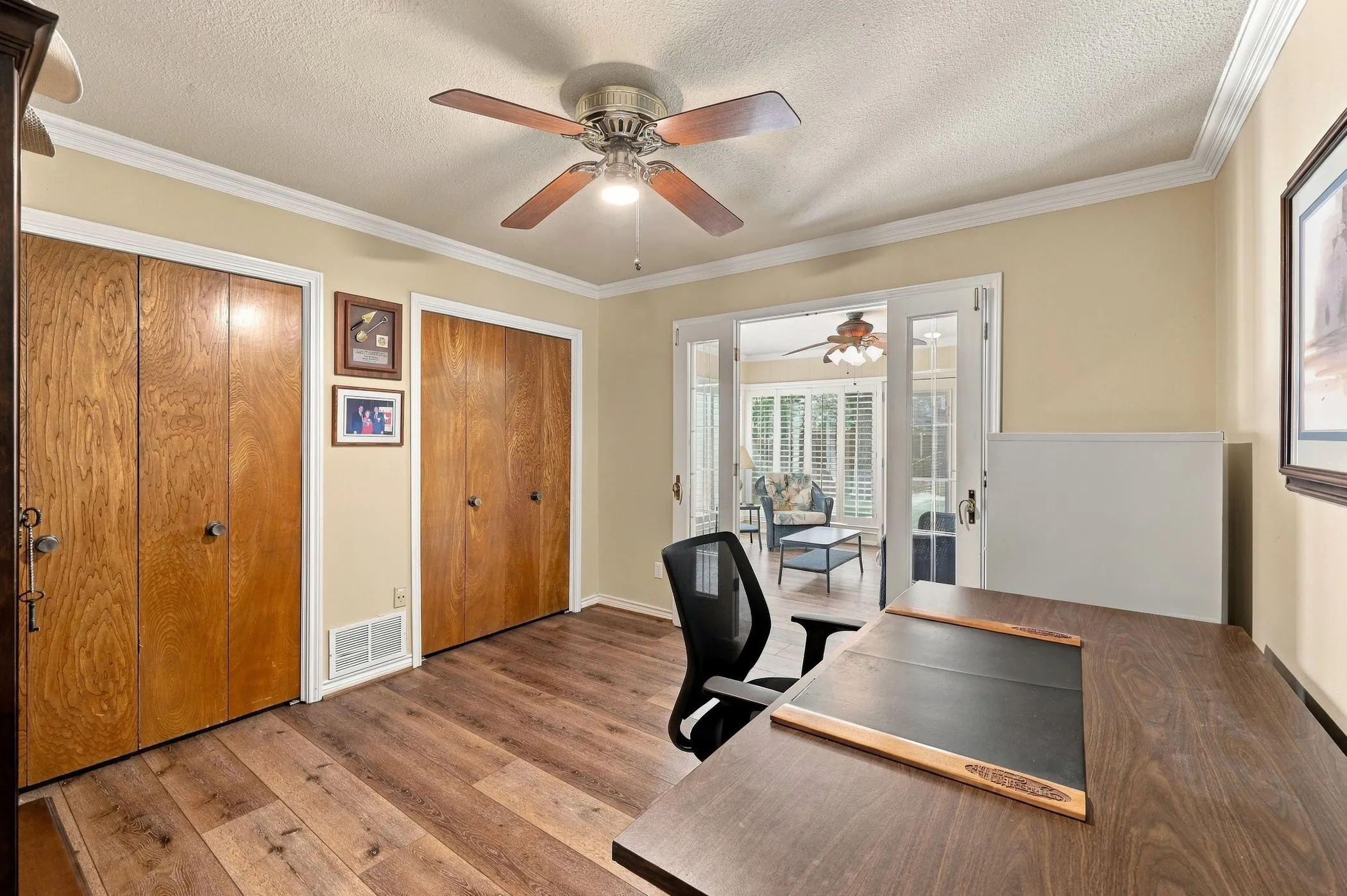 Single Family Residence For Sale in Tarrant County , 1710 Tennyson Drive, Arlington, Texas 76013, 4 Bedroom, 3 Bathroom, 2 Garage spaces, 2,710 Sqft, built in 1972, mls#21381878, Real Estate Agent in Arlington, Homes For Sale in Tarrant county, Homes For Sale in Arlington, Realtor in Arlington Texas, Real Estate Brokerage Independent Realty Texas, Luminita Cordes Realtor