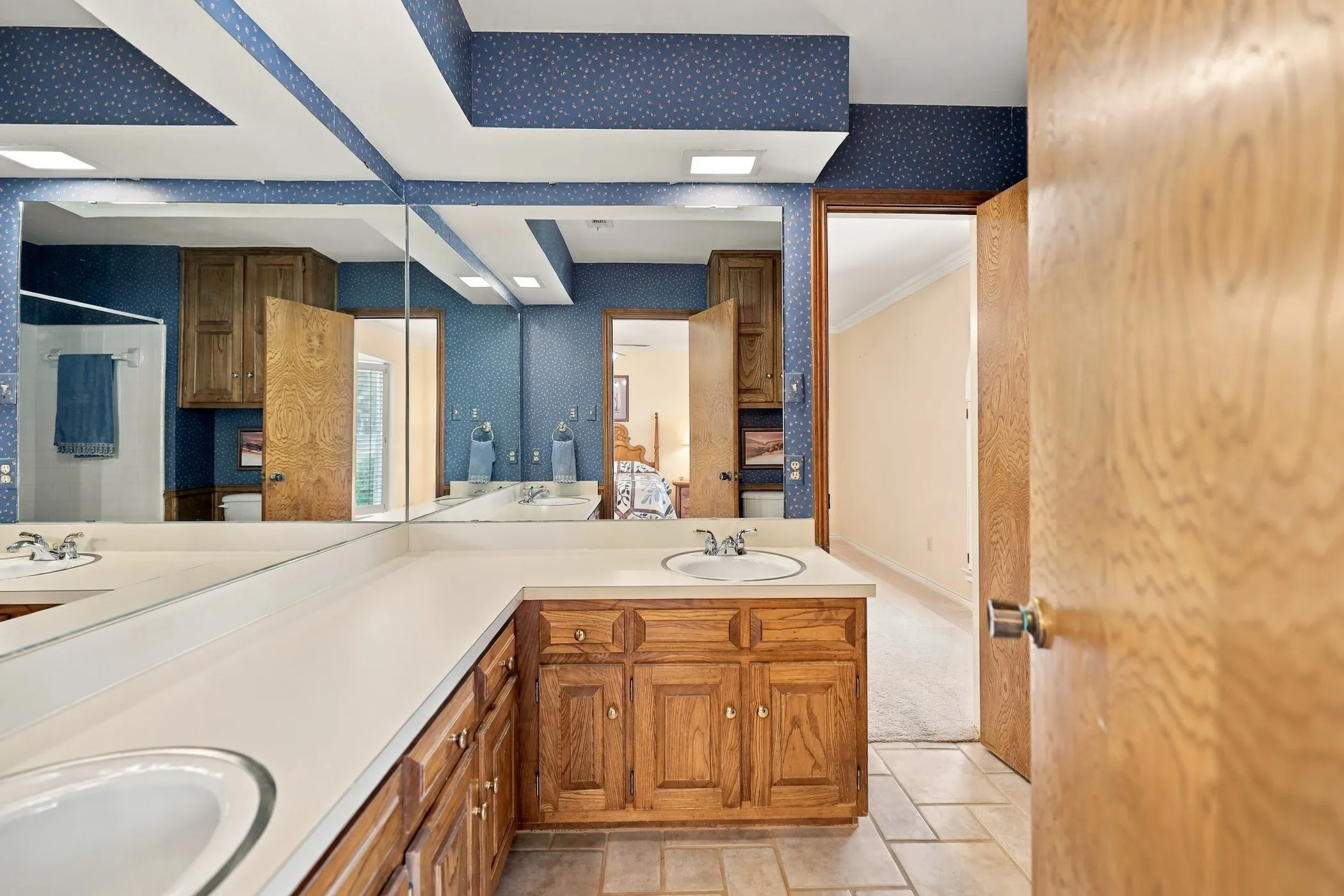 Single Family Residence For Sale in Tarrant County , 1710 Tennyson Drive, Arlington, Texas 76013, 4 Bedroom, 3 Bathroom, 2 Garage spaces, 2,710 Sqft, built in 1972, mls#21381878, Real Estate Agent in Arlington, Homes For Sale in Tarrant county, Homes For Sale in Arlington, Realtor in Arlington Texas, Real Estate Brokerage Independent Realty Texas, Luminita Cordes Realtor