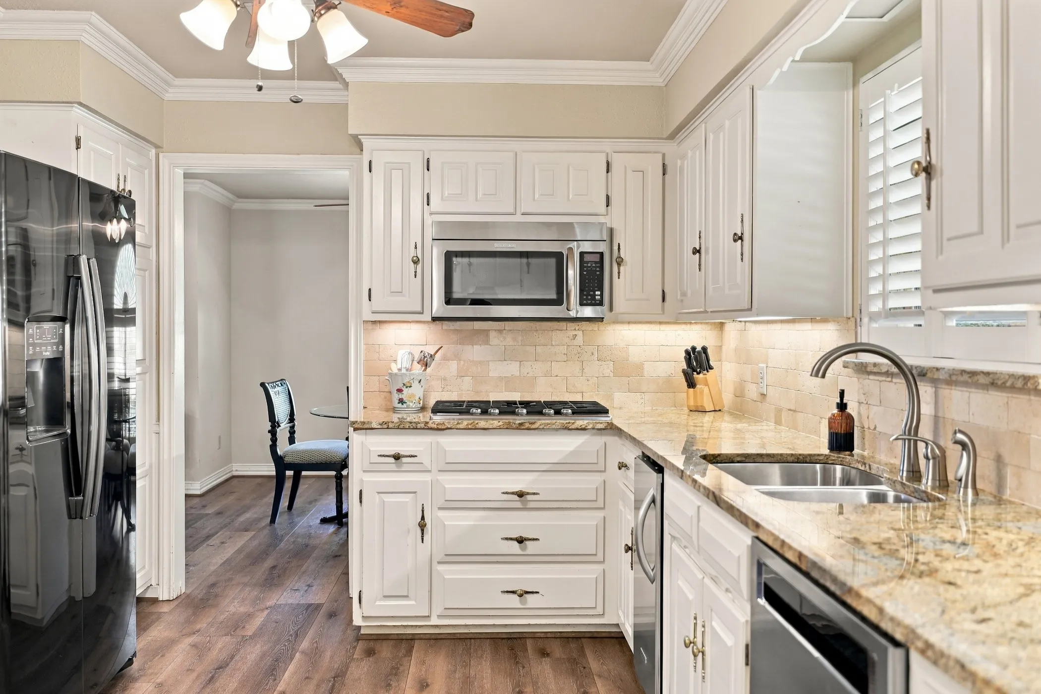 Single Family Residence For Sale in Tarrant County , 1710 Tennyson Drive, Arlington, Texas 76013, 4 Bedroom, 3 Bathroom, 2 Garage spaces, 2,710 Sqft, built in 1972, mls#21381878, Real Estate Agent in Arlington, Homes For Sale in Tarrant county, Homes For Sale in Arlington, Realtor in Arlington Texas, Real Estate Brokerage Independent Realty Texas, Luminita Cordes Realtor