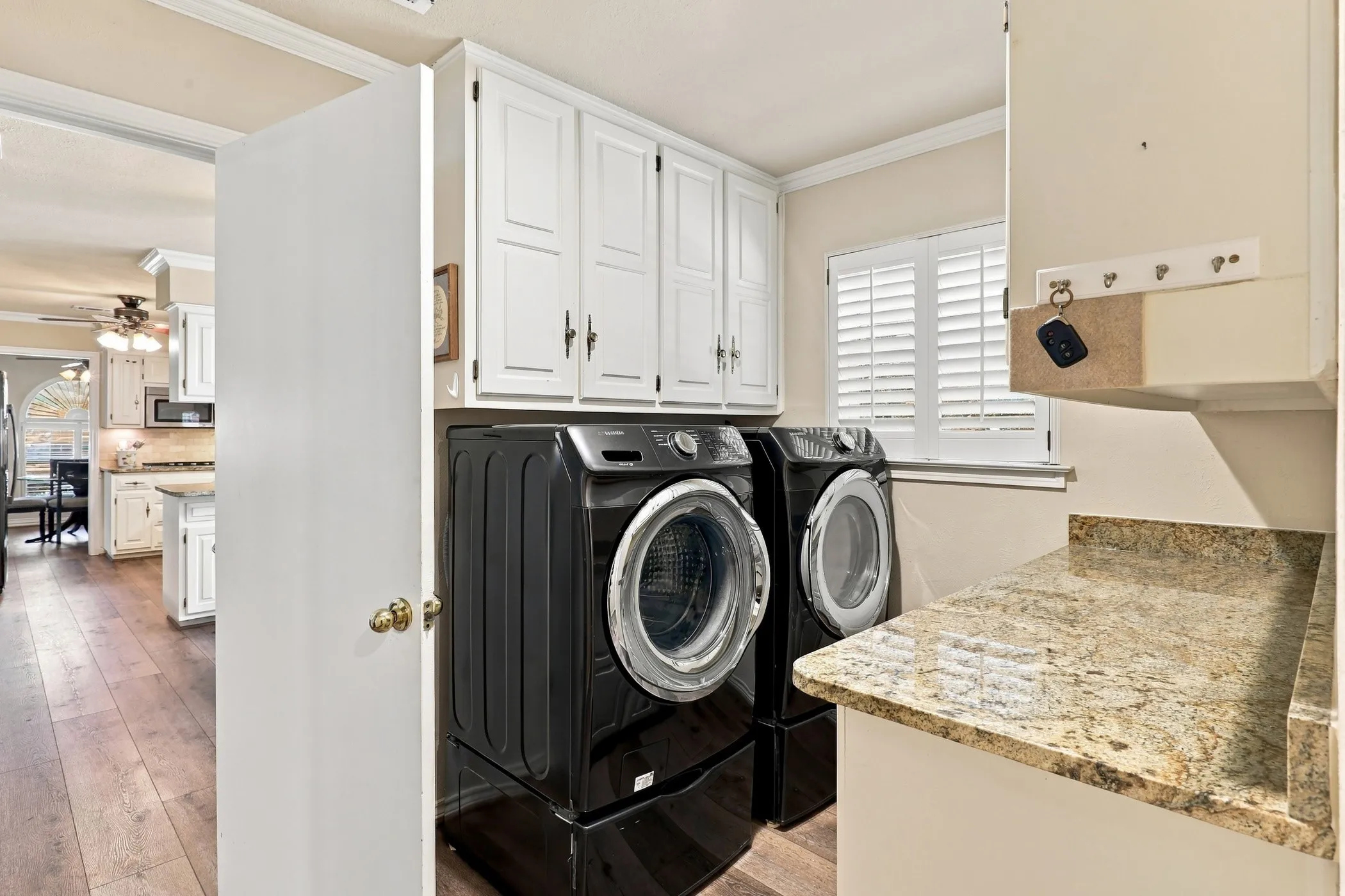 Single Family Residence For Sale in Tarrant County , 1710 Tennyson Drive, Arlington, Texas 76013, 4 Bedroom, 3 Bathroom, 2 Garage spaces, 2,710 Sqft, built in 1972, mls#21381878, Real Estate Agent in Arlington, Homes For Sale in Tarrant county, Homes For Sale in Arlington, Realtor in Arlington Texas, Real Estate Brokerage Independent Realty Texas, Luminita Cordes Realtor