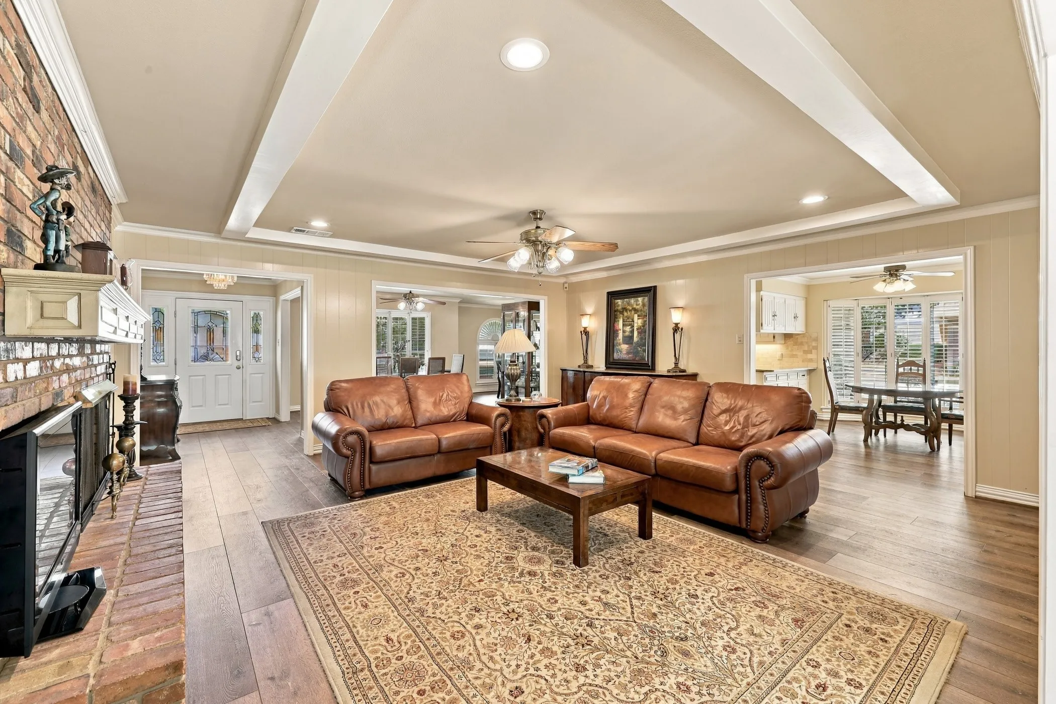 Single Family Residence For Sale in Tarrant County , 1710 Tennyson Drive, Arlington, Texas 76013, 4 Bedroom, 3 Bathroom, 2 Garage spaces, 2,710 Sqft, built in 1972, mls#21381878, Real Estate Agent in Arlington, Homes For Sale in Tarrant county, Homes For Sale in Arlington, Realtor in Arlington Texas, Real Estate Brokerage Independent Realty Texas, Luminita Cordes Realtor