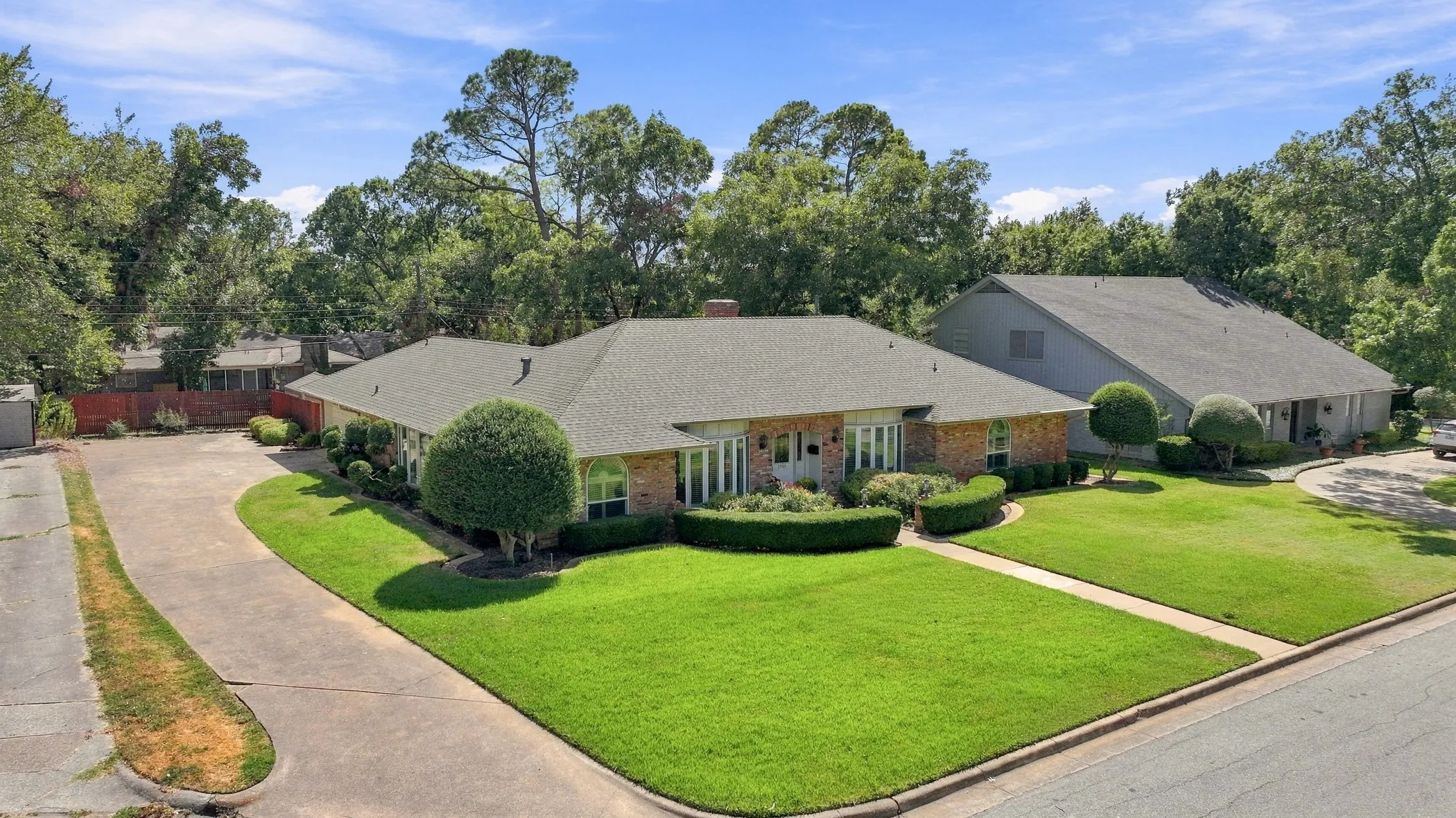 Single Family Residence For Sale in Tarrant County , 1710 Tennyson Drive, Arlington, Texas 76013, 4 Bedroom, 3 Bathroom, 2 Garage spaces, 2,710 Sqft, built in 1972, mls#21381878, Real Estate Agent in Arlington, Homes For Sale in Tarrant county, Homes For Sale in Arlington, Realtor in Arlington Texas, Real Estate Brokerage Independent Realty Texas, Luminita Cordes Realtor