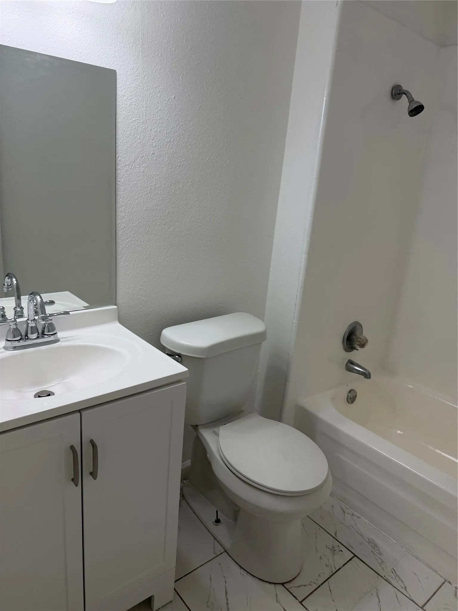 Condominium For Rent in Dallas County , 9805 Walnut Street 210, Dallas, Texas 75243, 2 Bedroom, 2 Bathroom, Garage spaces, 1,031 Sqft, built in 1981, mls#21385400, Real Estate Agent in Dallas, Homes For Rent in Dallas county, Homes For Rent in Dallas, Realtor in Dallas Texas, Real Estate Brokerage Independent Realty Texas, Luminita Cordes Realtor