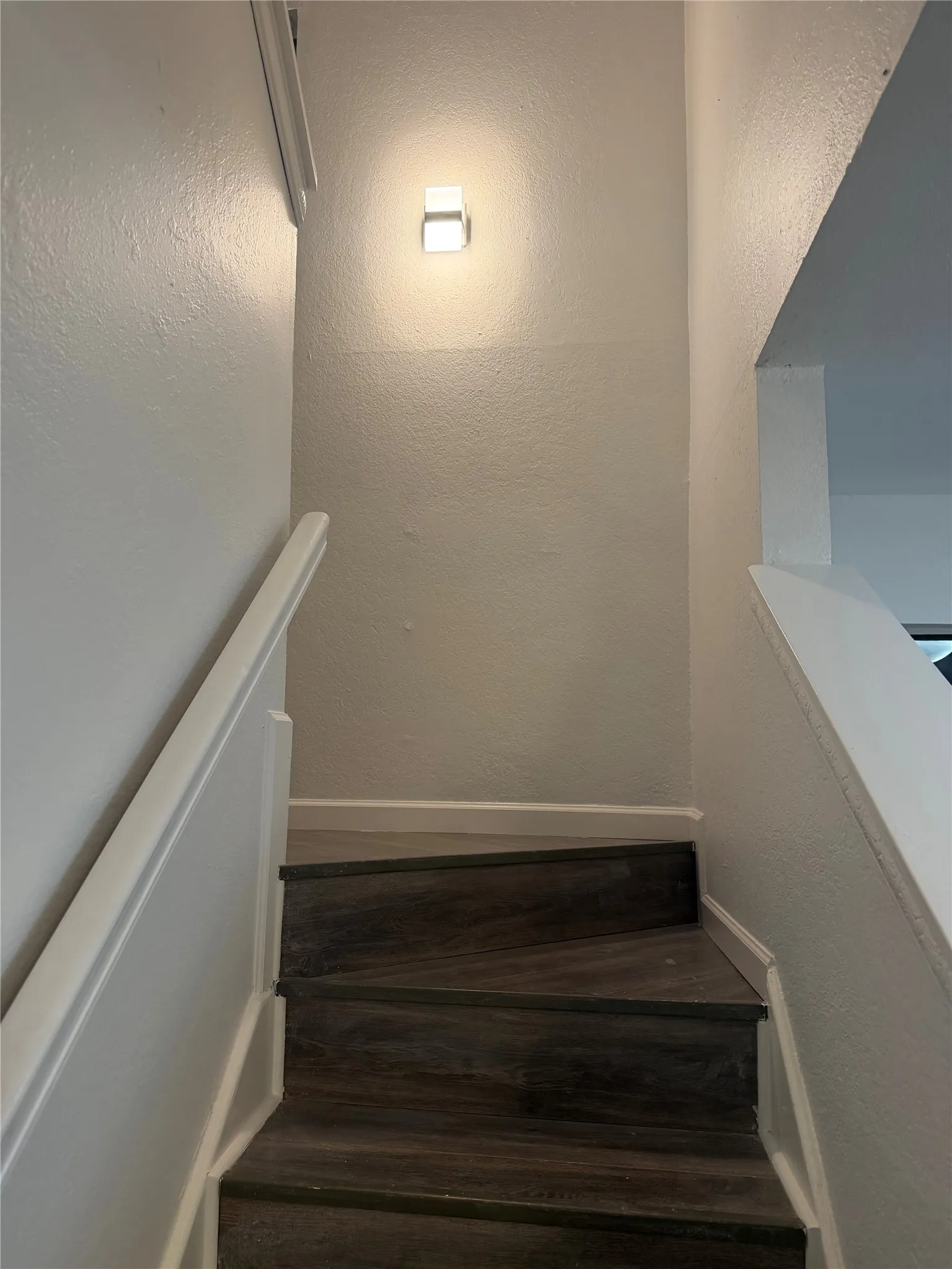 Condominium For Rent in Dallas County , 9805 Walnut Street 210, Dallas, Texas 75243, 2 Bedroom, 2 Bathroom, Garage spaces, 1,031 Sqft, built in 1981, mls#21385400, Real Estate Agent in Dallas, Homes For Rent in Dallas county, Homes For Rent in Dallas, Realtor in Dallas Texas, Real Estate Brokerage Independent Realty Texas, Luminita Cordes Realtor