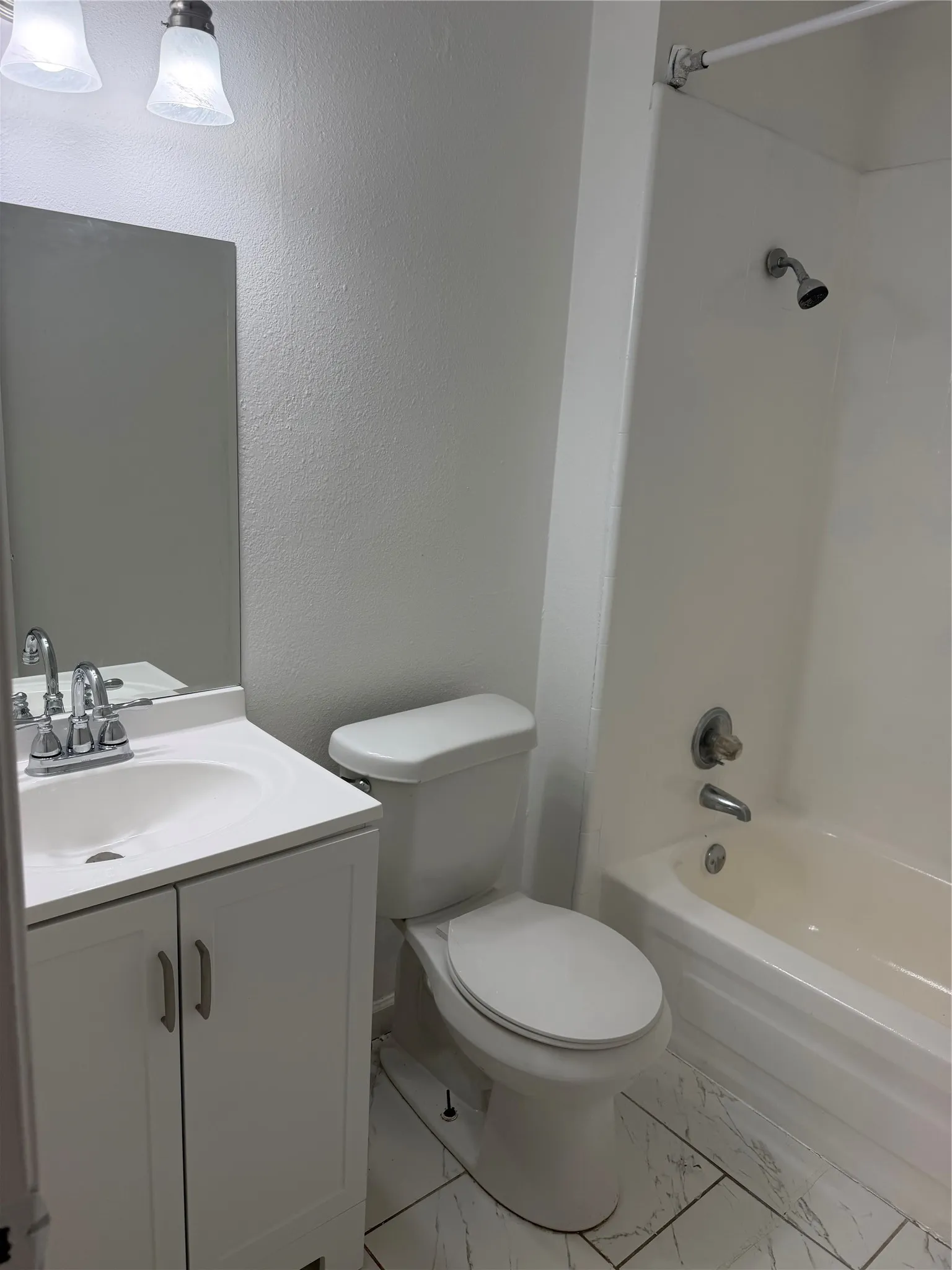 Condominium For Rent in Dallas County , 9805 Walnut Street 210, Dallas, Texas 75243, 2 Bedroom, 2 Bathroom, Garage spaces, 1,031 Sqft, built in 1981, mls#21385400, Real Estate Agent in Dallas, Homes For Rent in Dallas county, Homes For Rent in Dallas, Realtor in Dallas Texas, Real Estate Brokerage Independent Realty Texas, Luminita Cordes Realtor