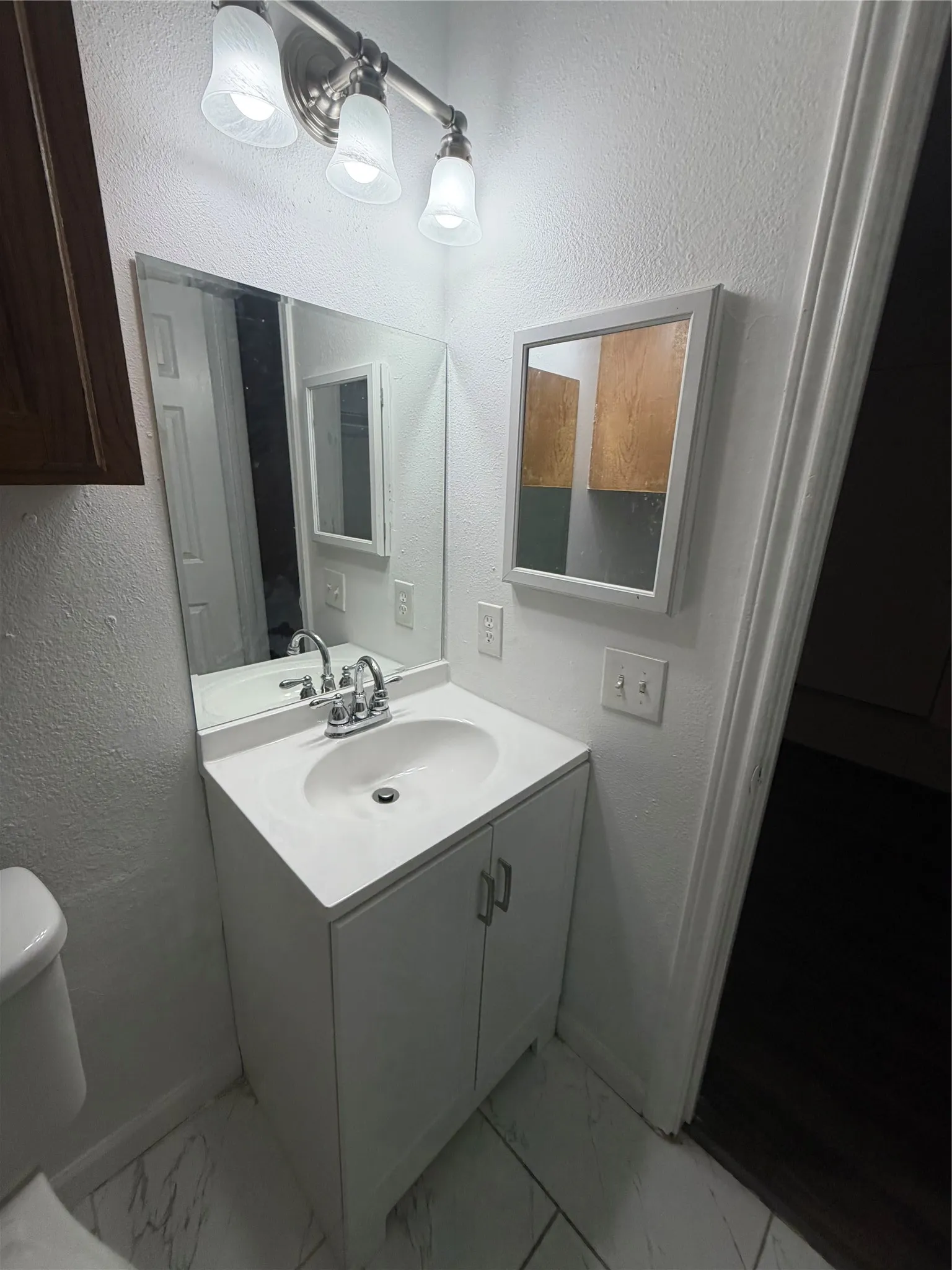 Condominium For Rent in Dallas County , 9805 Walnut Street 210, Dallas, Texas 75243, 2 Bedroom, 2 Bathroom, Garage spaces, 1,031 Sqft, built in 1981, mls#21385400, Real Estate Agent in Dallas, Homes For Rent in Dallas county, Homes For Rent in Dallas, Realtor in Dallas Texas, Real Estate Brokerage Independent Realty Texas, Luminita Cordes Realtor