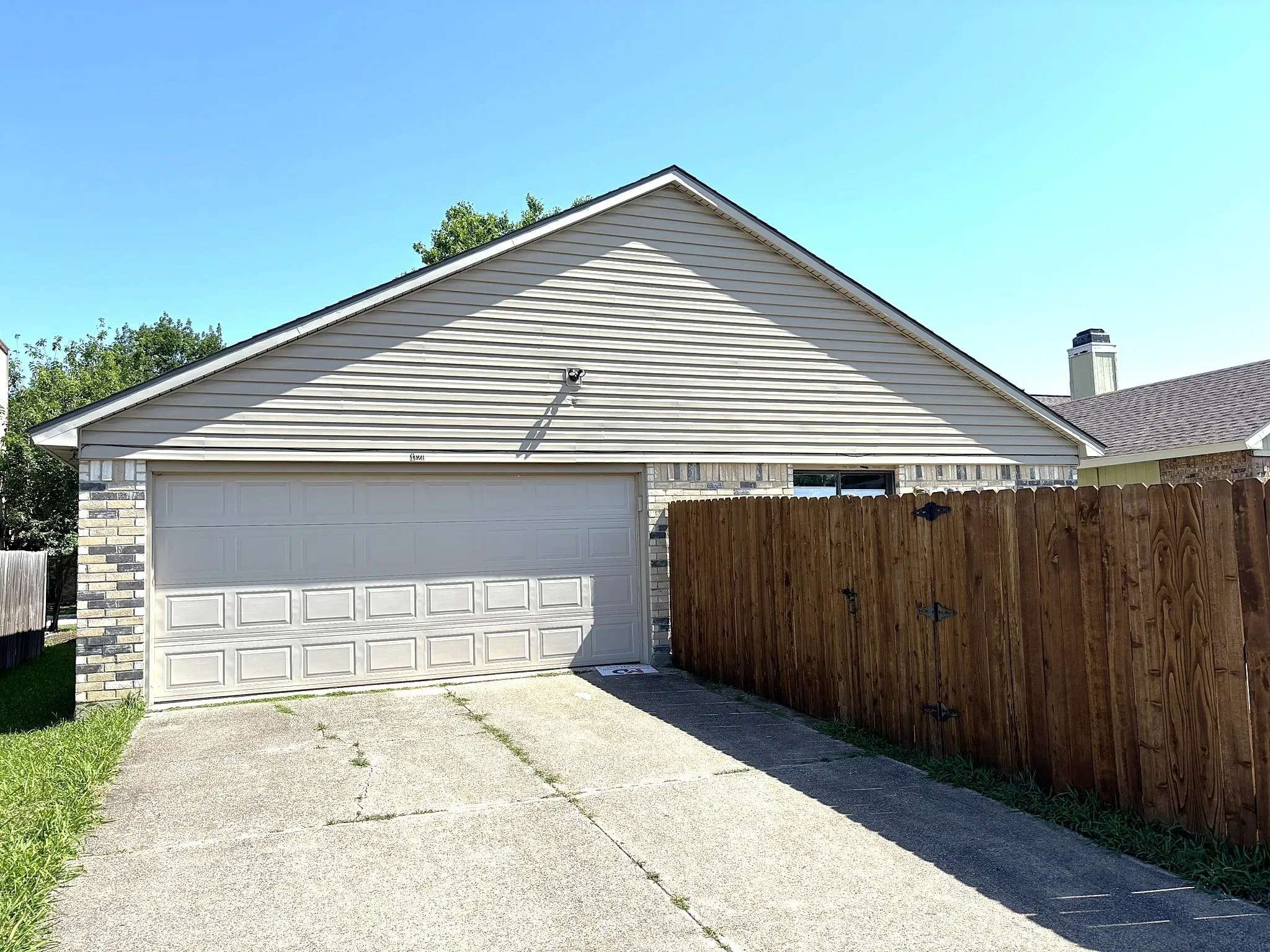 Single Family Residence For Rent in Denton County , 4121 Driscoll Drive, The Colony, Texas 75056, 4 Bedroom, 2 Bathroom, 2 Garage spaces, 1,492 Sqft, built in 1985, mls#21387850, Real Estate Agent in The Colony, Homes For Rent in Denton county, Homes For Rent in The Colony, Realtor in The Colony Texas, Real Estate Brokerage Independent Realty Texas, Luminita Cordes Realtor