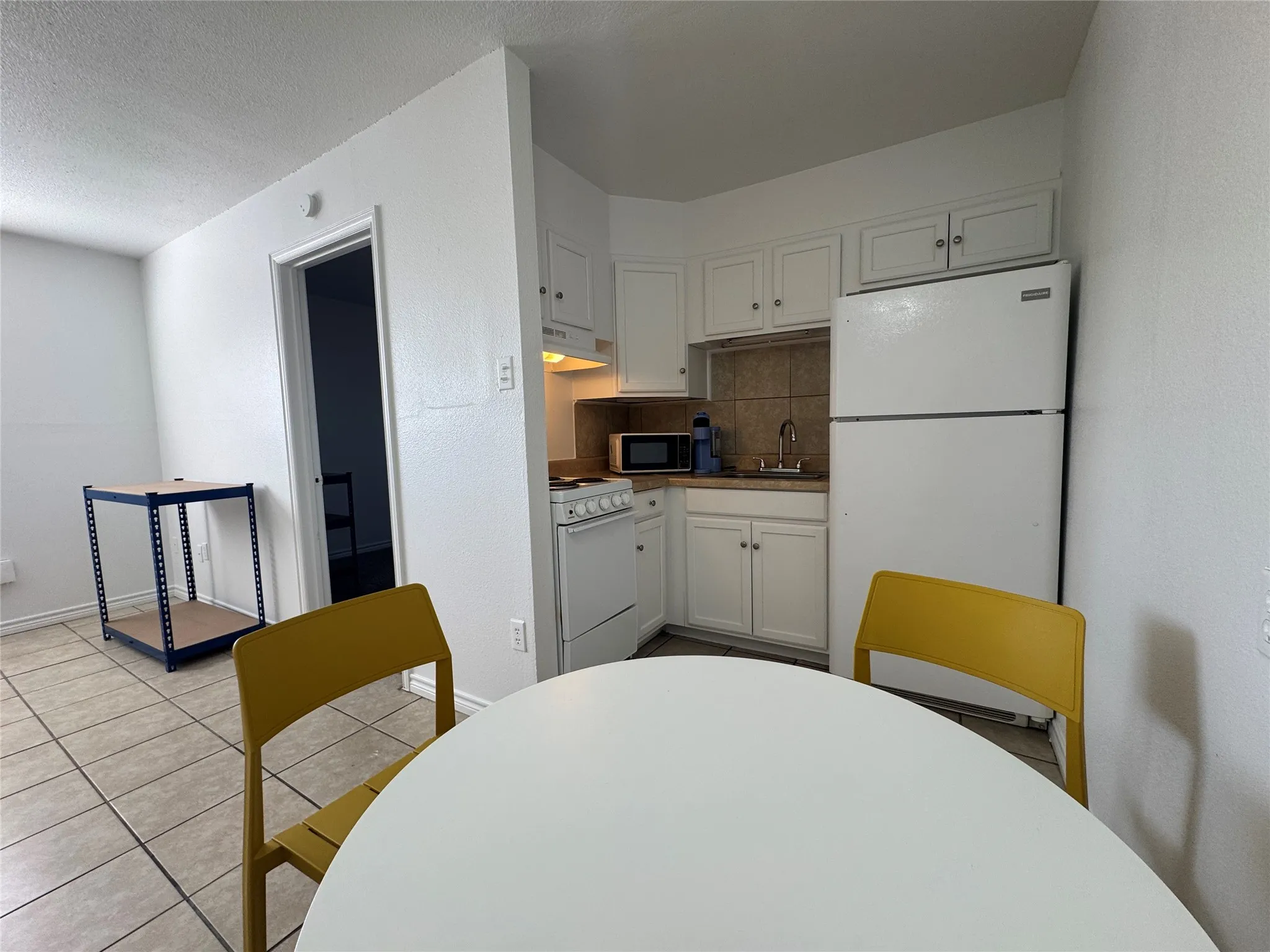 Apartment For Rent in Taylor County , 1415 Sewell Street 28, Abilene, Texas 79605, 1 Bedroom, 1 Bathroom, Garage spaces, 475 Sqft, built in 1971, mls#21387853, Real Estate Agent in Abilene, Homes For Rent in Taylor county, Homes For Rent in Abilene, Realtor in Abilene Texas, Real Estate Brokerage Independent Realty Texas, Luminita Cordes Realtor