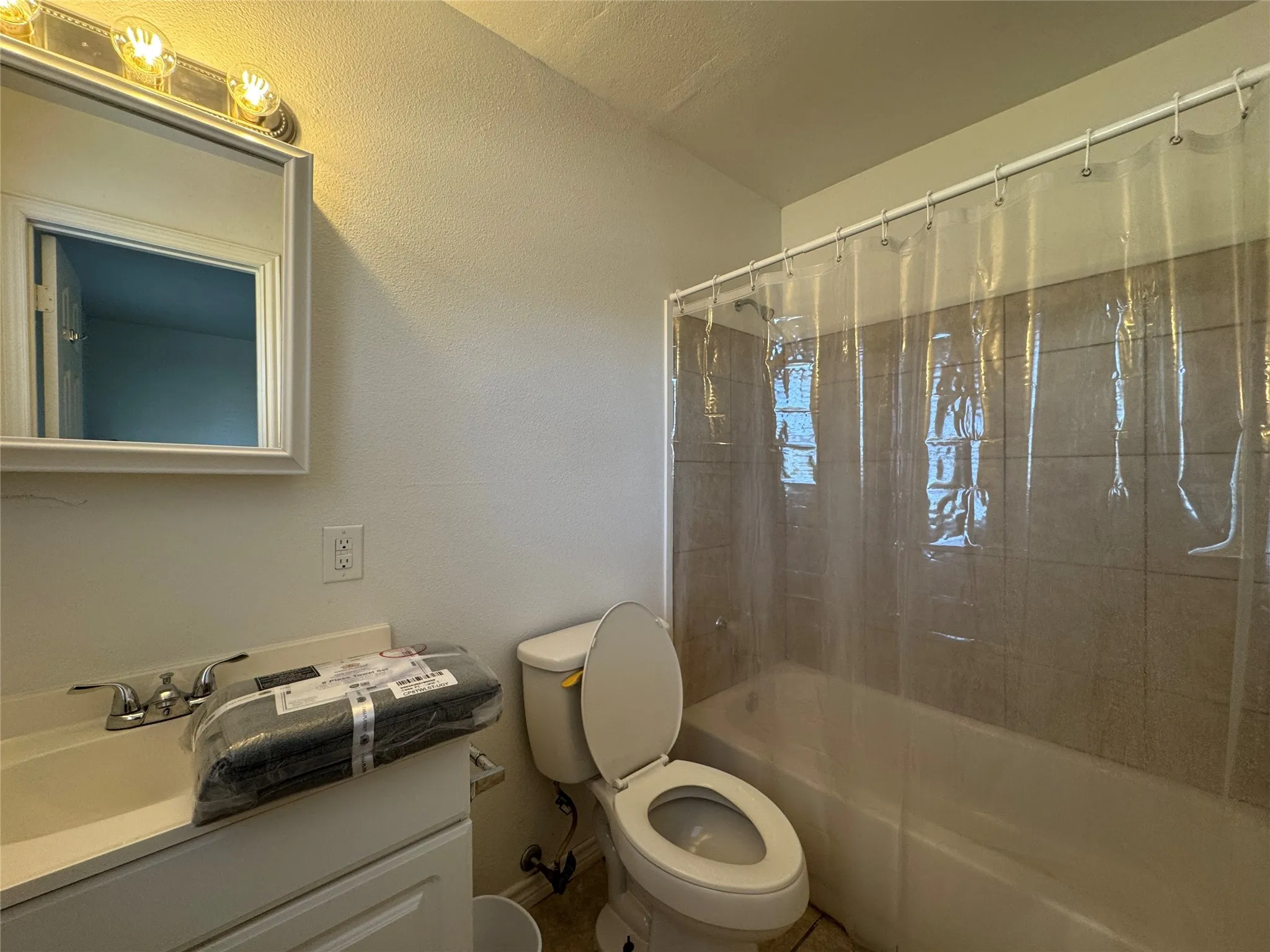 Apartment For Rent in Taylor County , 1415 Sewell Street 28, Abilene, Texas 79605, 1 Bedroom, 1 Bathroom, Garage spaces, 475 Sqft, built in 1971, mls#21387853, Real Estate Agent in Abilene, Homes For Rent in Taylor county, Homes For Rent in Abilene, Realtor in Abilene Texas, Real Estate Brokerage Independent Realty Texas, Luminita Cordes Realtor