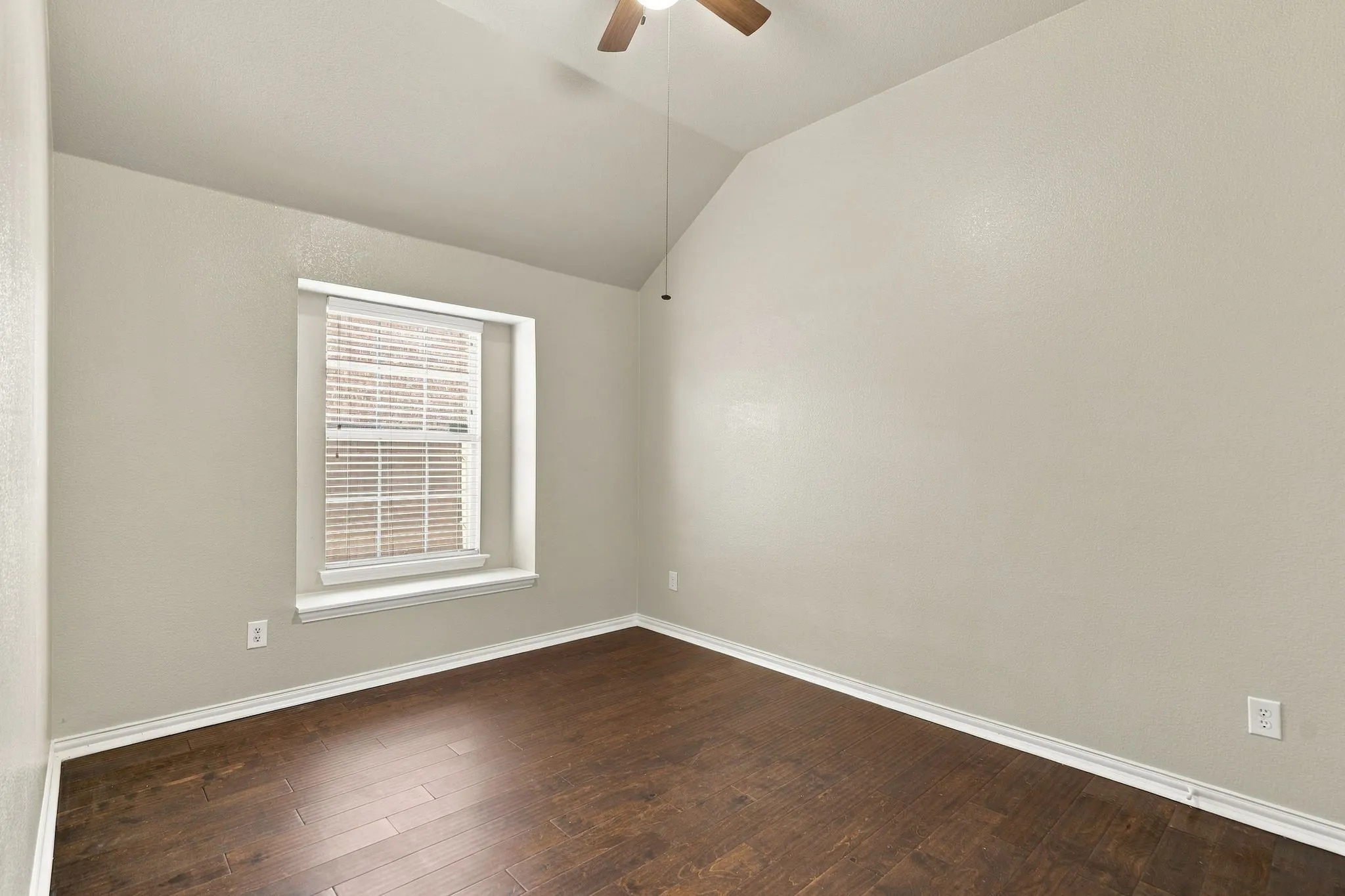 Single Family Residence For Sale in Denton County , 3105 Nighthawk Lane, Little Elm, Texas 75068, 3 Bedroom, 2 Bathroom, 2 Garage spaces, 2,127 Sqft, built in 2003, mls#21384737, Real Estate Agent in Little Elm, Homes For Sale in Denton county, Homes For Sale in Little Elm, Realtor in Little Elm Texas, Real Estate Brokerage Independent Realty Texas, Luminita Cordes Realtor