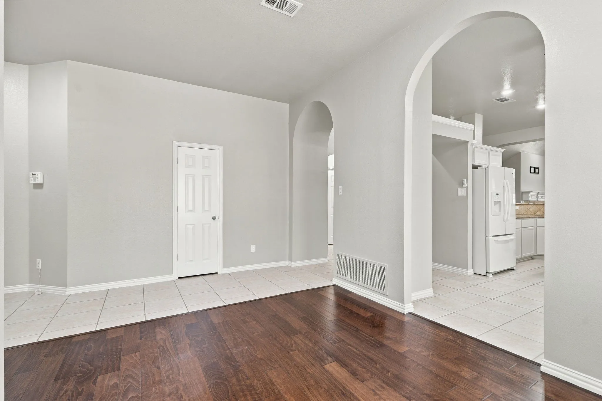 Single Family Residence For Sale in Denton County , 3105 Nighthawk Lane, Little Elm, Texas 75068, 3 Bedroom, 2 Bathroom, 2 Garage spaces, 2,127 Sqft, built in 2003, mls#21384737, Real Estate Agent in Little Elm, Homes For Sale in Denton county, Homes For Sale in Little Elm, Realtor in Little Elm Texas, Real Estate Brokerage Independent Realty Texas, Luminita Cordes Realtor