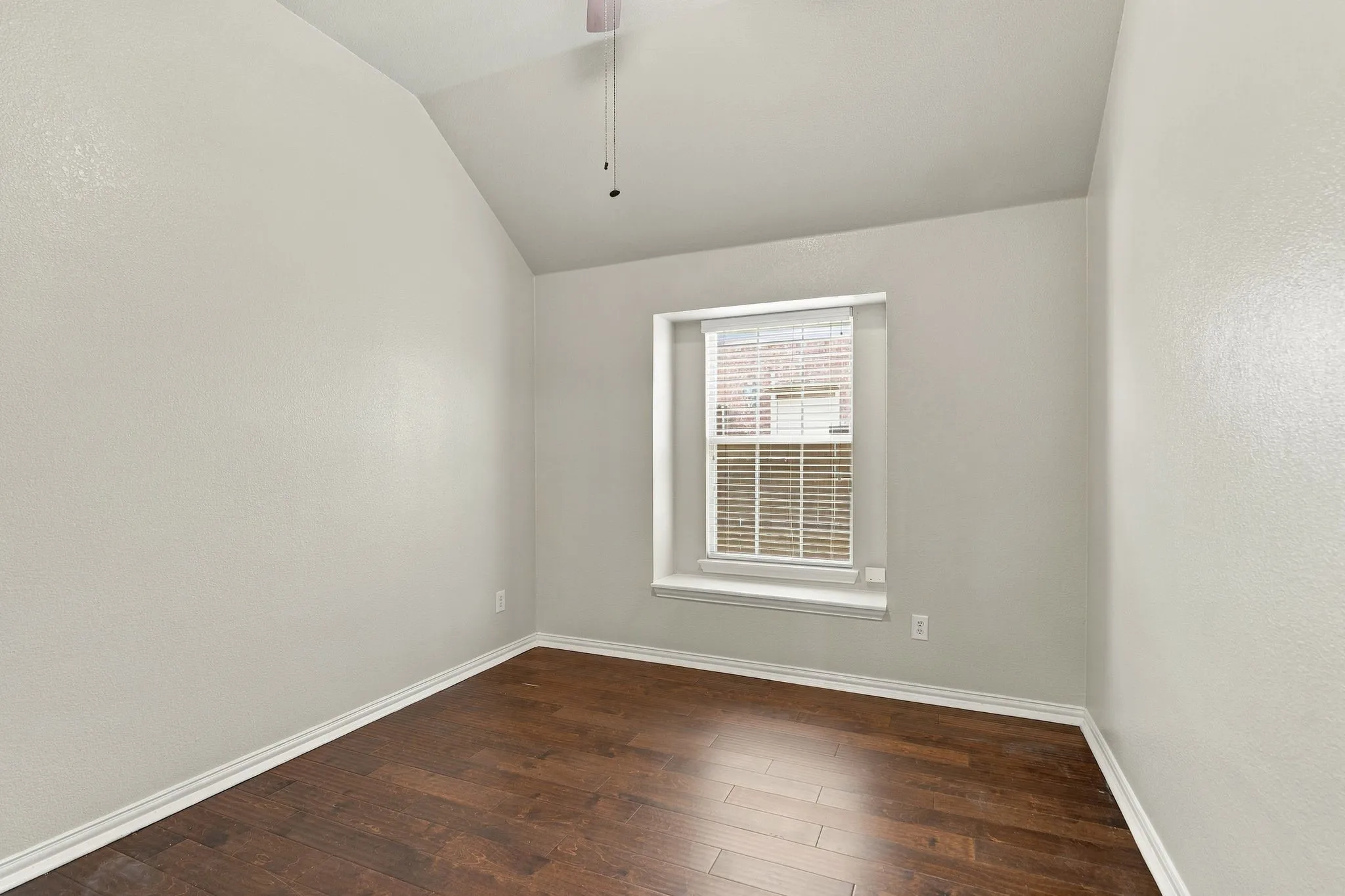 Single Family Residence For Sale in Denton County , 3105 Nighthawk Lane, Little Elm, Texas 75068, 3 Bedroom, 2 Bathroom, 2 Garage spaces, 2,127 Sqft, built in 2003, mls#21384737, Real Estate Agent in Little Elm, Homes For Sale in Denton county, Homes For Sale in Little Elm, Realtor in Little Elm Texas, Real Estate Brokerage Independent Realty Texas, Luminita Cordes Realtor