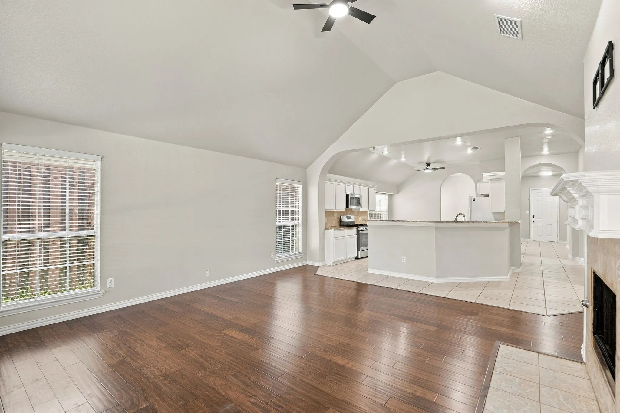 Single Family Residence For Sale in Denton County , 3105 Nighthawk Lane, Little Elm, Texas 75068, 3 Bedroom, 2 Bathroom, 2 Garage spaces, 2,127 Sqft, built in 2003, mls#21384737, Real Estate Agent in Little Elm, Homes For Sale in Denton county, Homes For Sale in Little Elm, Realtor in Little Elm Texas, Real Estate Brokerage Independent Realty Texas, Luminita Cordes Realtor