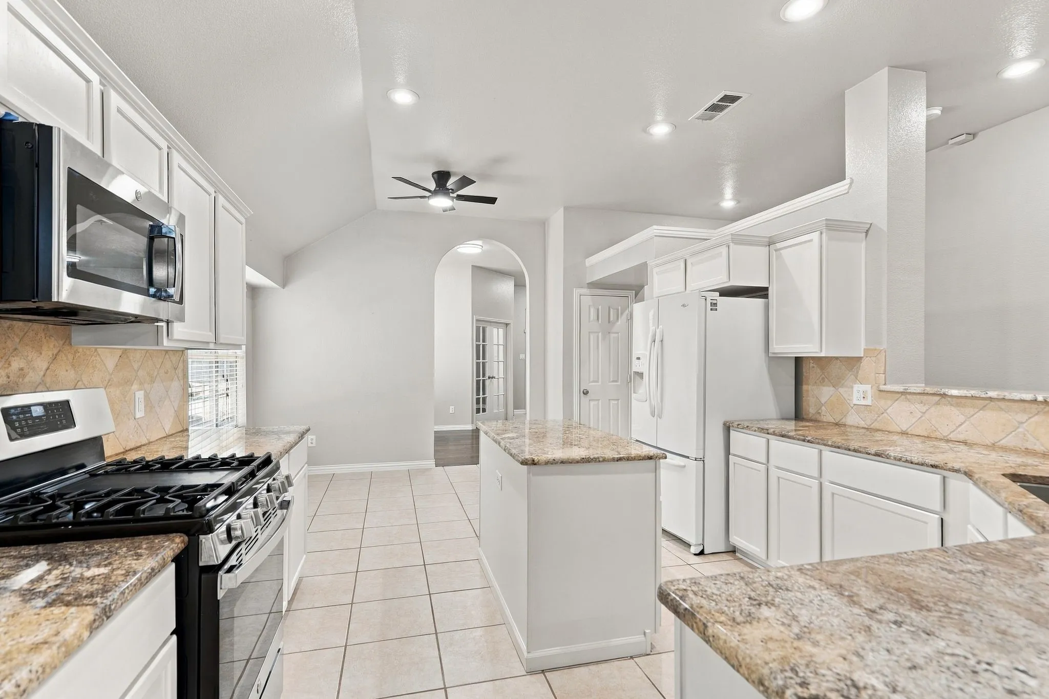 Single Family Residence For Sale in Denton County , 3105 Nighthawk Lane, Little Elm, Texas 75068, 3 Bedroom, 2 Bathroom, 2 Garage spaces, 2,127 Sqft, built in 2003, mls#21384737, Real Estate Agent in Little Elm, Homes For Sale in Denton county, Homes For Sale in Little Elm, Realtor in Little Elm Texas, Real Estate Brokerage Independent Realty Texas, Luminita Cordes Realtor