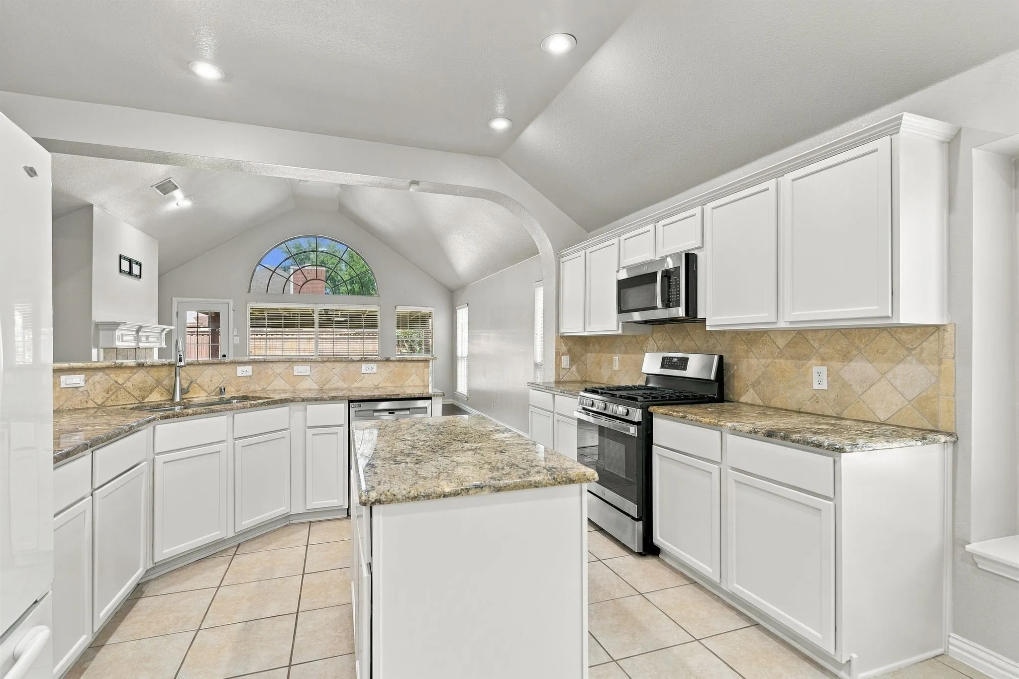 Single Family Residence For Sale in Denton County , 3105 Nighthawk Lane, Little Elm, Texas 75068, 3 Bedroom, 2 Bathroom, 2 Garage spaces, 2,127 Sqft, built in 2003, mls#21384737, Real Estate Agent in Little Elm, Homes For Sale in Denton county, Homes For Sale in Little Elm, Realtor in Little Elm Texas, Real Estate Brokerage Independent Realty Texas, Luminita Cordes Realtor