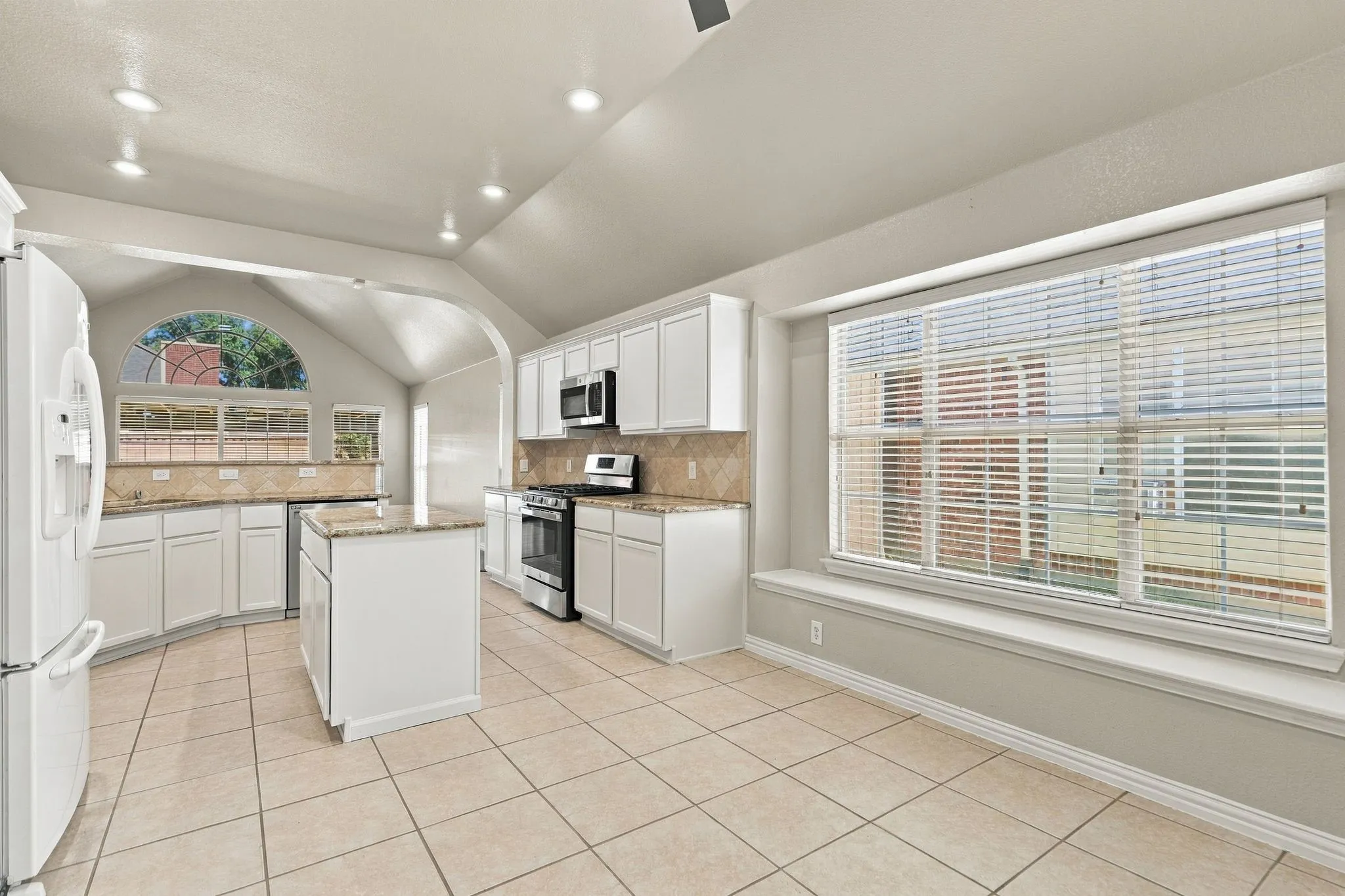 Single Family Residence For Sale in Denton County , 3105 Nighthawk Lane, Little Elm, Texas 75068, 3 Bedroom, 2 Bathroom, 2 Garage spaces, 2,127 Sqft, built in 2003, mls#21384737, Real Estate Agent in Little Elm, Homes For Sale in Denton county, Homes For Sale in Little Elm, Realtor in Little Elm Texas, Real Estate Brokerage Independent Realty Texas, Luminita Cordes Realtor