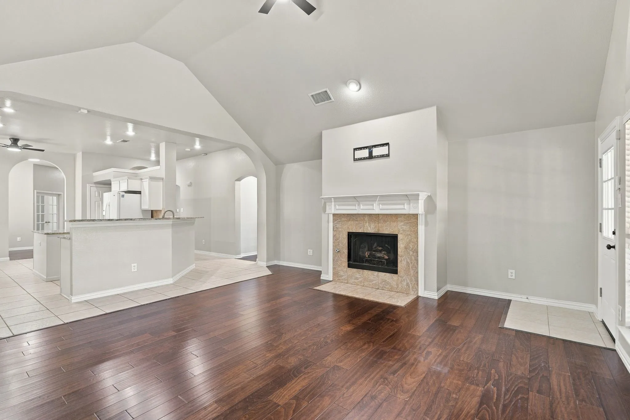 Single Family Residence For Sale in Denton County , 3105 Nighthawk Lane, Little Elm, Texas 75068, 3 Bedroom, 2 Bathroom, 2 Garage spaces, 2,127 Sqft, built in 2003, mls#21384737, Real Estate Agent in Little Elm, Homes For Sale in Denton county, Homes For Sale in Little Elm, Realtor in Little Elm Texas, Real Estate Brokerage Independent Realty Texas, Luminita Cordes Realtor