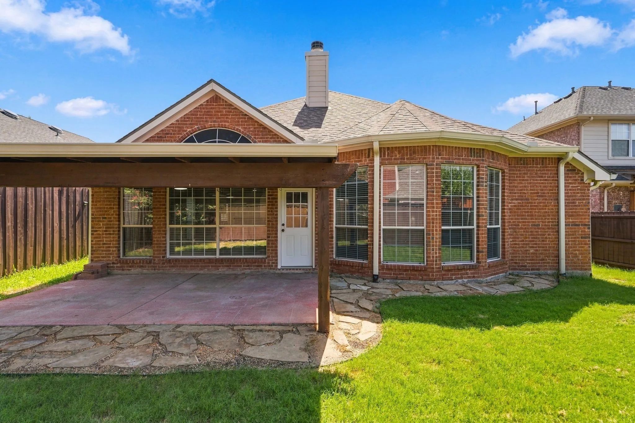 Single Family Residence For Sale in Denton County , 3105 Nighthawk Lane, Little Elm, Texas 75068, 3 Bedroom, 2 Bathroom, 2 Garage spaces, 2,127 Sqft, built in 2003, mls#21384737, Real Estate Agent in Little Elm, Homes For Sale in Denton county, Homes For Sale in Little Elm, Realtor in Little Elm Texas, Real Estate Brokerage Independent Realty Texas, Luminita Cordes Realtor