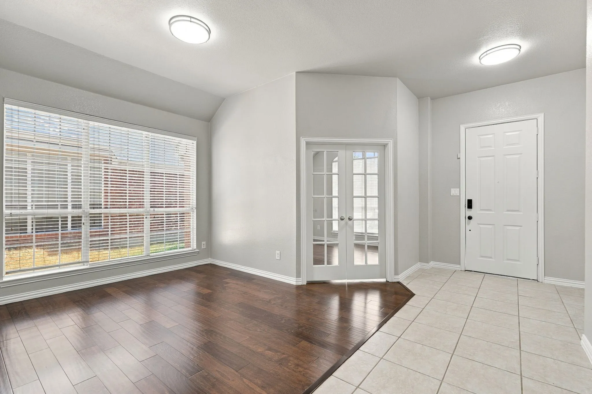 Single Family Residence For Sale in Denton County , 3105 Nighthawk Lane, Little Elm, Texas 75068, 3 Bedroom, 2 Bathroom, 2 Garage spaces, 2,127 Sqft, built in 2003, mls#21384737, Real Estate Agent in Little Elm, Homes For Sale in Denton county, Homes For Sale in Little Elm, Realtor in Little Elm Texas, Real Estate Brokerage Independent Realty Texas, Luminita Cordes Realtor