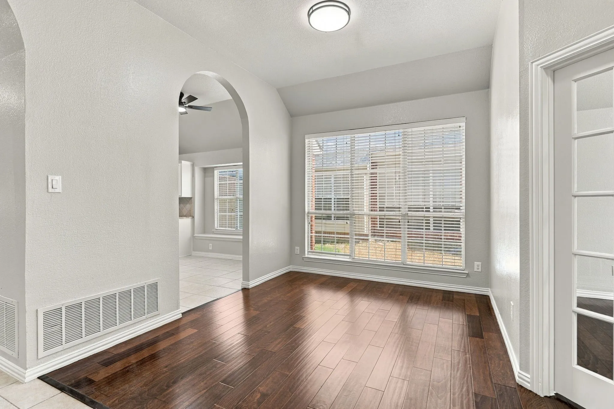 Single Family Residence For Sale in Denton County , 3105 Nighthawk Lane, Little Elm, Texas 75068, 3 Bedroom, 2 Bathroom, 2 Garage spaces, 2,127 Sqft, built in 2003, mls#21384737, Real Estate Agent in Little Elm, Homes For Sale in Denton county, Homes For Sale in Little Elm, Realtor in Little Elm Texas, Real Estate Brokerage Independent Realty Texas, Luminita Cordes Realtor