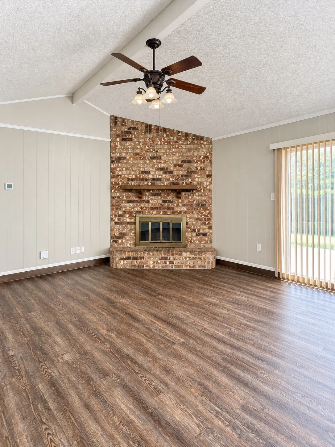 Single Family Residence For Rent in Tarrant County , 6432 Grasshopper Drive, Watauga, Texas 76148, 3 Bedroom, 2 Bathroom, 2 Garage spaces, 1,250 Sqft, built in 1982, mls#21386685, Real Estate Agent in Watauga, Homes For Rent in Tarrant county, Homes For Rent in Watauga, Realtor in Watauga Texas, Real Estate Brokerage Independent Realty Texas, Luminita Cordes Realtor