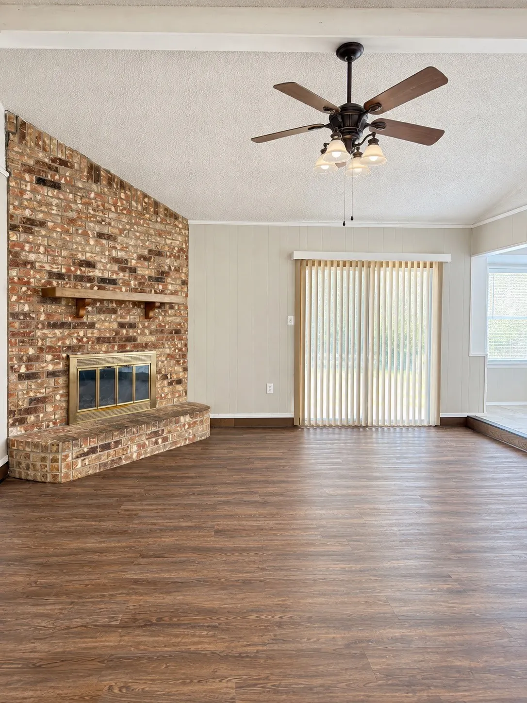 Single Family Residence For Rent in Tarrant County , 6432 Grasshopper Drive, Watauga, Texas 76148, 3 Bedroom, 2 Bathroom, 2 Garage spaces, 1,250 Sqft, built in 1982, mls#21386685, Real Estate Agent in Watauga, Homes For Rent in Tarrant county, Homes For Rent in Watauga, Realtor in Watauga Texas, Real Estate Brokerage Independent Realty Texas, Luminita Cordes Realtor