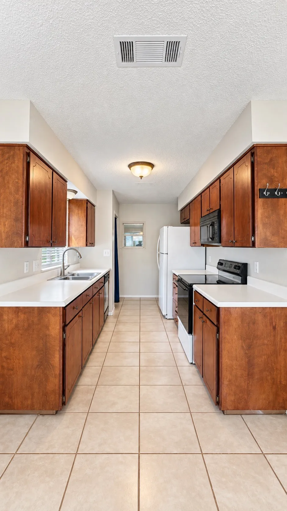 Single Family Residence For Rent in Tarrant County , 6432 Grasshopper Drive, Watauga, Texas 76148, 3 Bedroom, 2 Bathroom, 2 Garage spaces, 1,250 Sqft, built in 1982, mls#21386685, Real Estate Agent in Watauga, Homes For Rent in Tarrant county, Homes For Rent in Watauga, Realtor in Watauga Texas, Real Estate Brokerage Independent Realty Texas, Luminita Cordes Realtor
